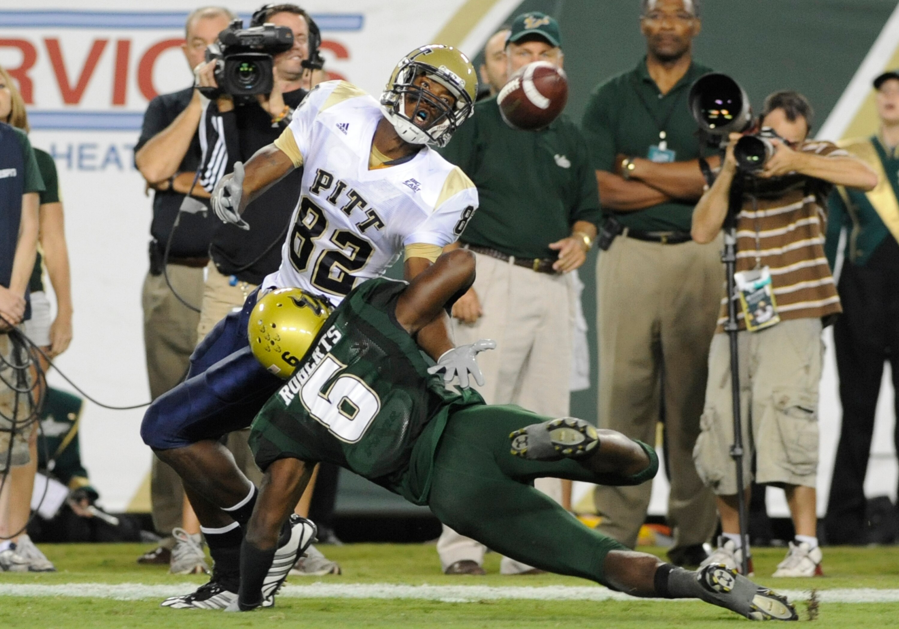TAMPA, FL - OCTOBER 2: Wide receiver Jonathan Baldwin #82 of the Pittsburgh Panthers draws a pass interference penalty against the University of South Florida Bulls at Raymond James Stadium on October 2, 2008 in Tampa, Florida.  (Photo by Al Messerschmidt