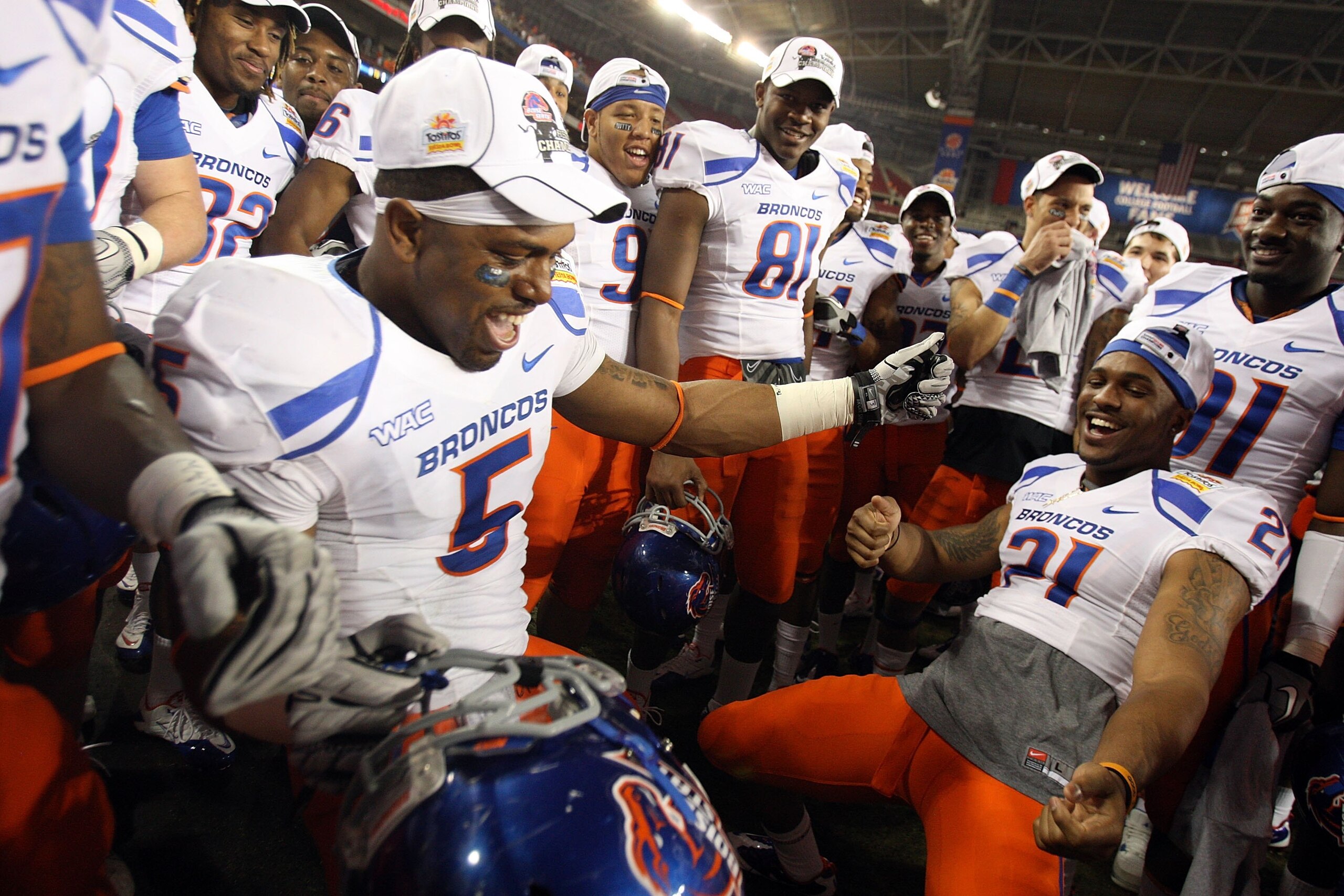 GLENDALE, AZ - JANUARY 04:  The Boise State Broncos celebrate after defeating the TCU Horned Frogs 17-10 during the Tostitos Fiesta Bowl at the Universtity of Phoenix Stadium on January 4, 2010 in Glendale, Arizona.  (Photo by Jed Jacobsohn/Getty Images)