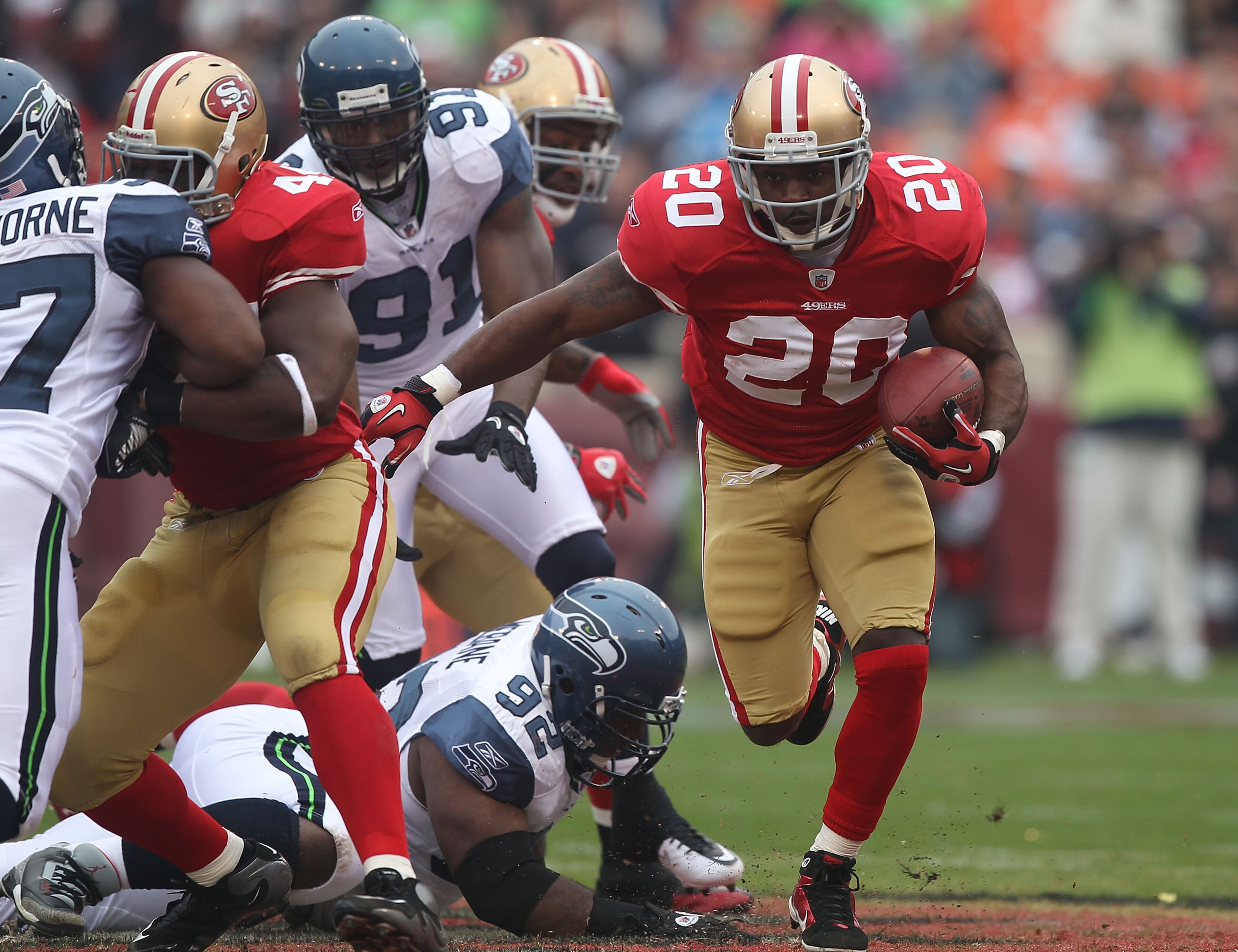 SAN FRANCISCO - DECEMBER 12:    Brian Westbrook #20 of the San Francisco 49ers runs against the Seattle Seahawks during an NFL game at Candlestick Park on December 12, 2010 in San Francisco, California.  (Photo by Jed Jacobsohn/Getty Images)