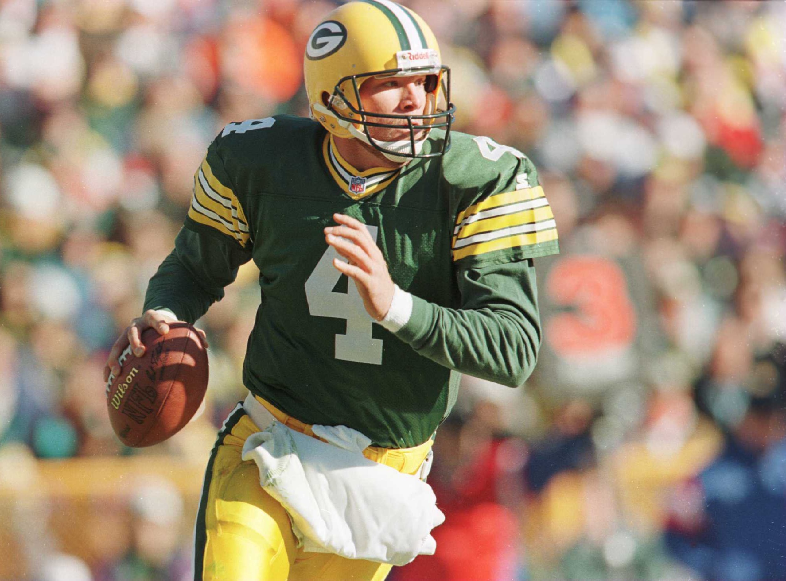 3 Nov 1996:  Quarterback Brett Favre of the Green Bay Packers rolls out of the pocket during the Packers 28-18 win over the Detroit Lions at Lambeau Field in Green Bay, Wisconsin.  Mandatory Credit: Stephen Dunn/Allsport