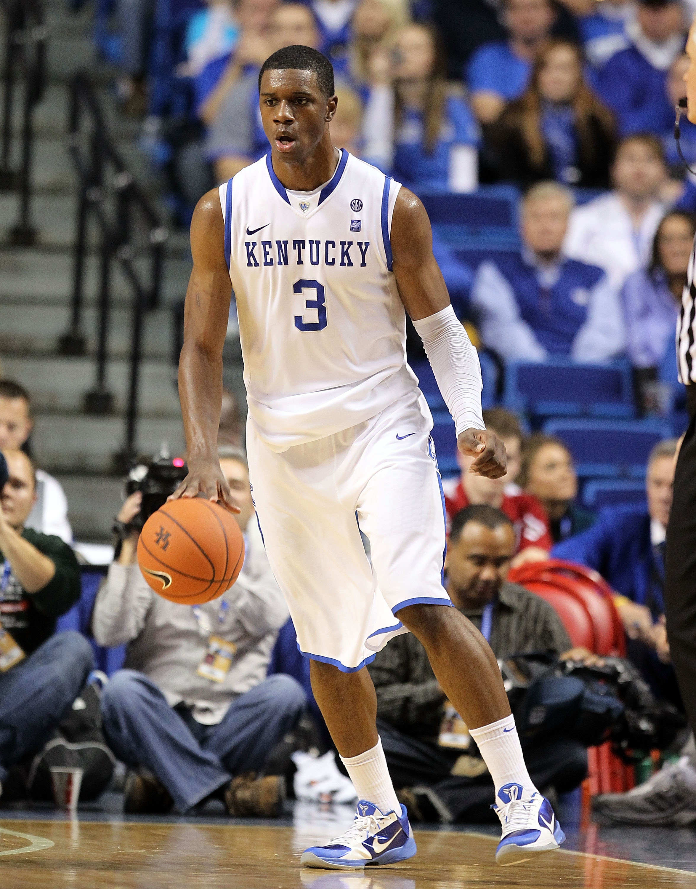 LEXINGTON, KY - DECEMBER 11:  Terrence Jones #3  of the Kentucky Wildcats dribbles the ball during the 81-62 victory over the Indiana Hoosiers on December 11, 2010 in Lexington, Kentucky.  (Photo by Andy Lyons/Getty Images)