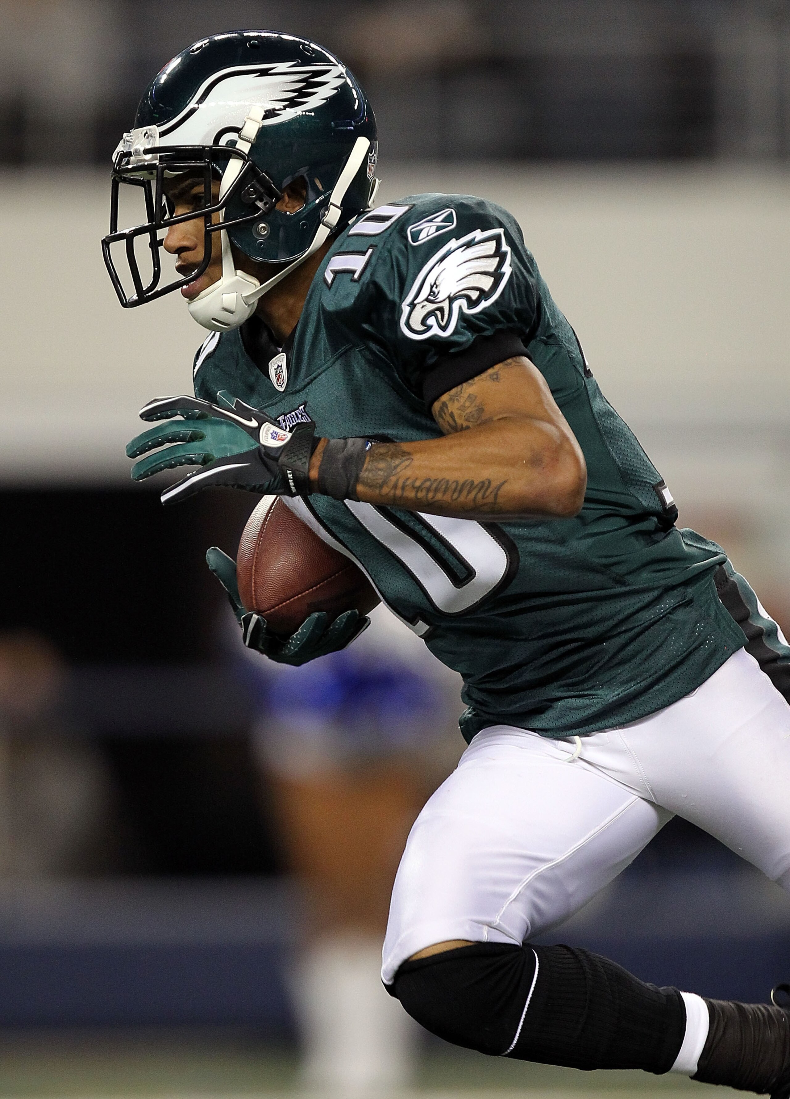 ARLINGTON, TX - DECEMBER 12:  Wide receiver DeSean Jackson #10 of the Philadelphia Eagles runs against the Dallas Cowboys at Cowboys Stadium on December 12, 2010 in Arlington, Texas.  (Photo by Ronald Martinez/Getty Images)