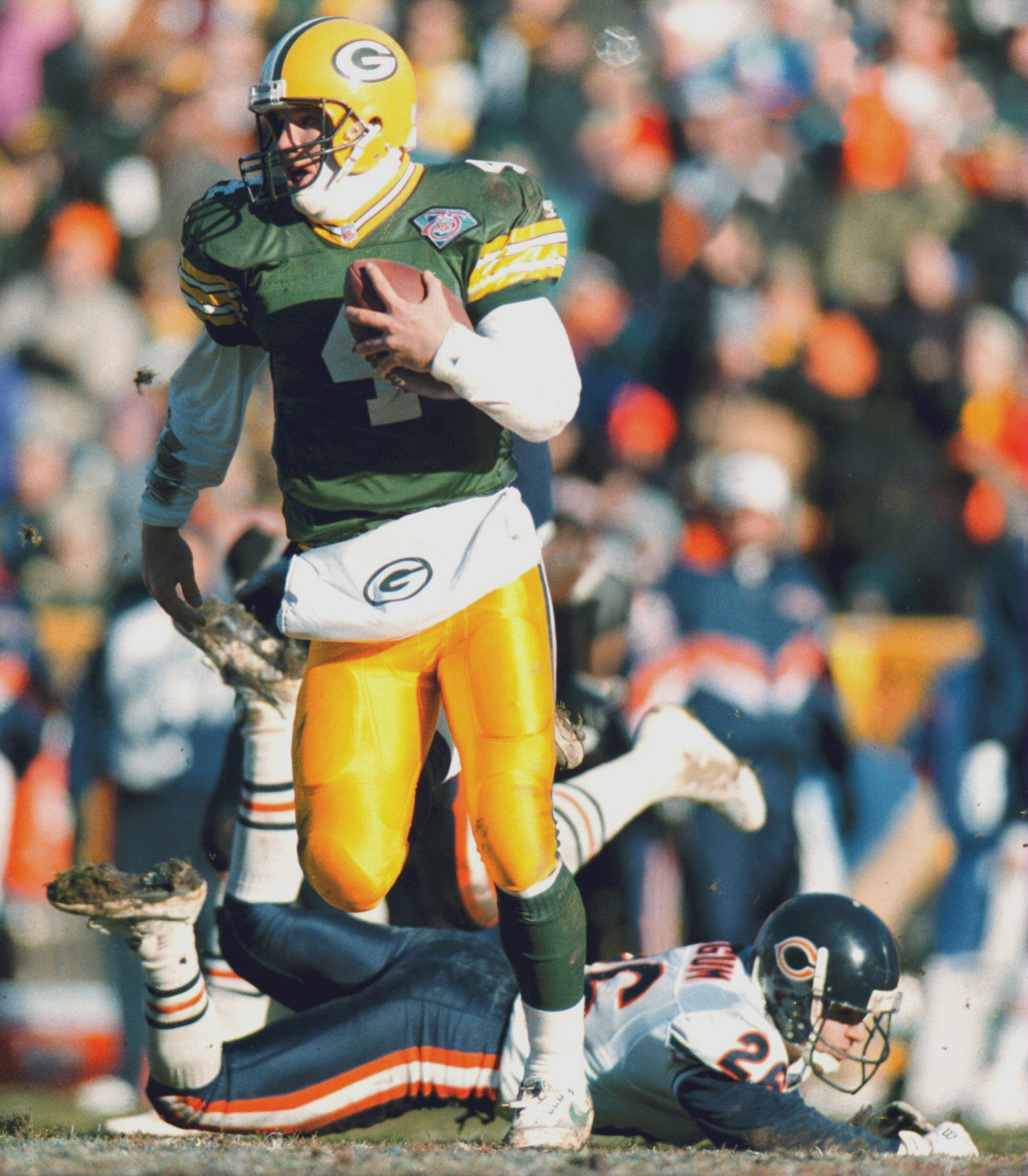 11 Dec 1994: GREEN BAY PACKER QUARTERBACK BRETT FAVRE LEAVES BEAR SAFETY JOHN MANGUM IN THE DIRT AS HE SCRAMBLES DOWN FIELD DURING THE SECOND QUARTER OF THEIR MATCH-UP AT LAMBEAU FIELD IN GREEN BAY, WISCONSIN.