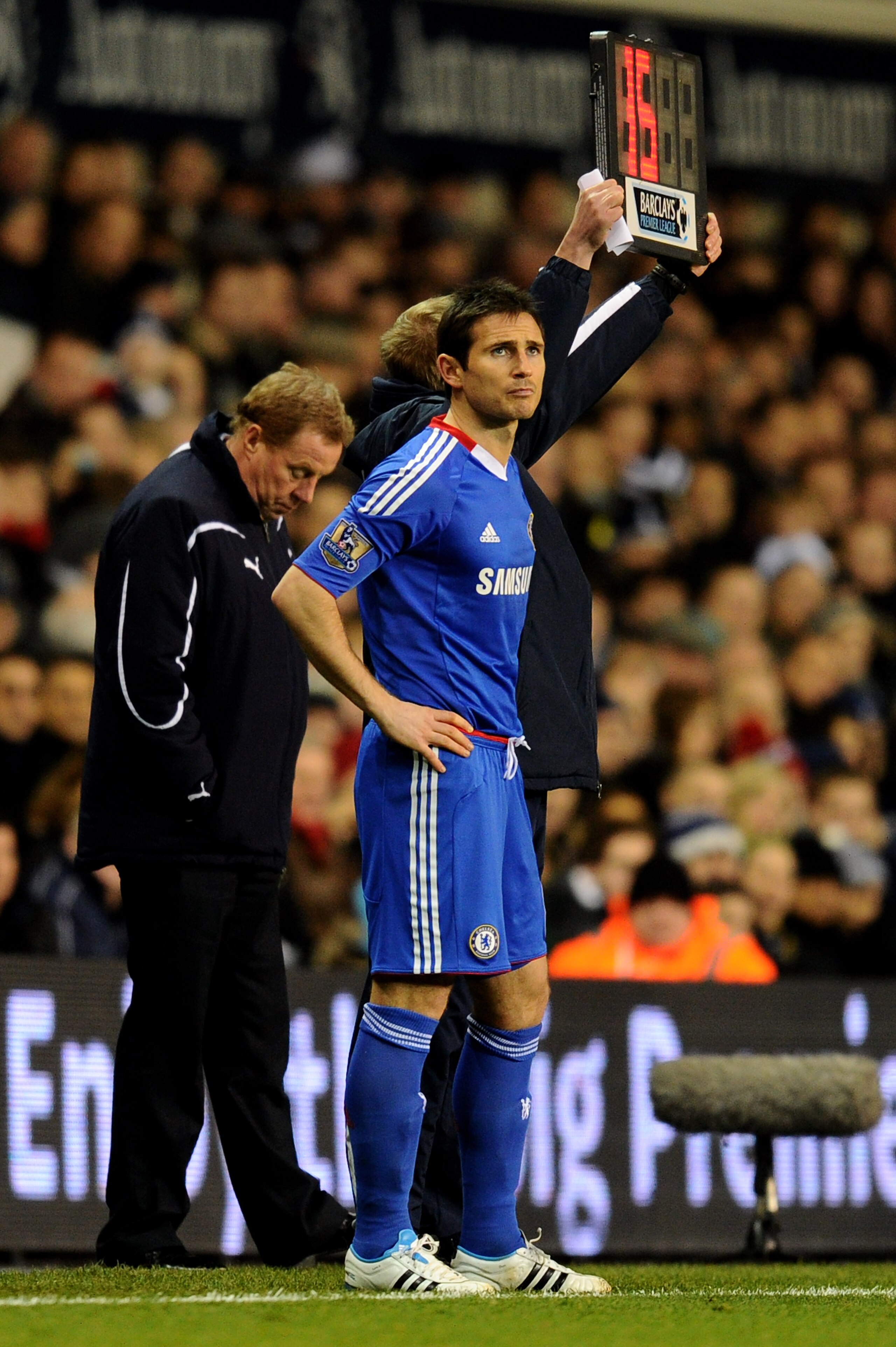 LONDON, ENGLAND - DECEMBER 12: Frank Lampard of Chelsea makes his return from injury as a second half substitute during the Barclays Premier League match between Tottenham Hotspur and Chelsea at White Hart Lane on December 12, 2010 in London, England. (Ph LONDON, ENGLAND - DECEMBER 12: Frank Lampard of Chelsea makes his return from injury as a second half substitute during the Barclays Premier League match between Tottenham Hotspur and Chelsea at White Hart Lane on December 12, 2010 in London, England. (Ph