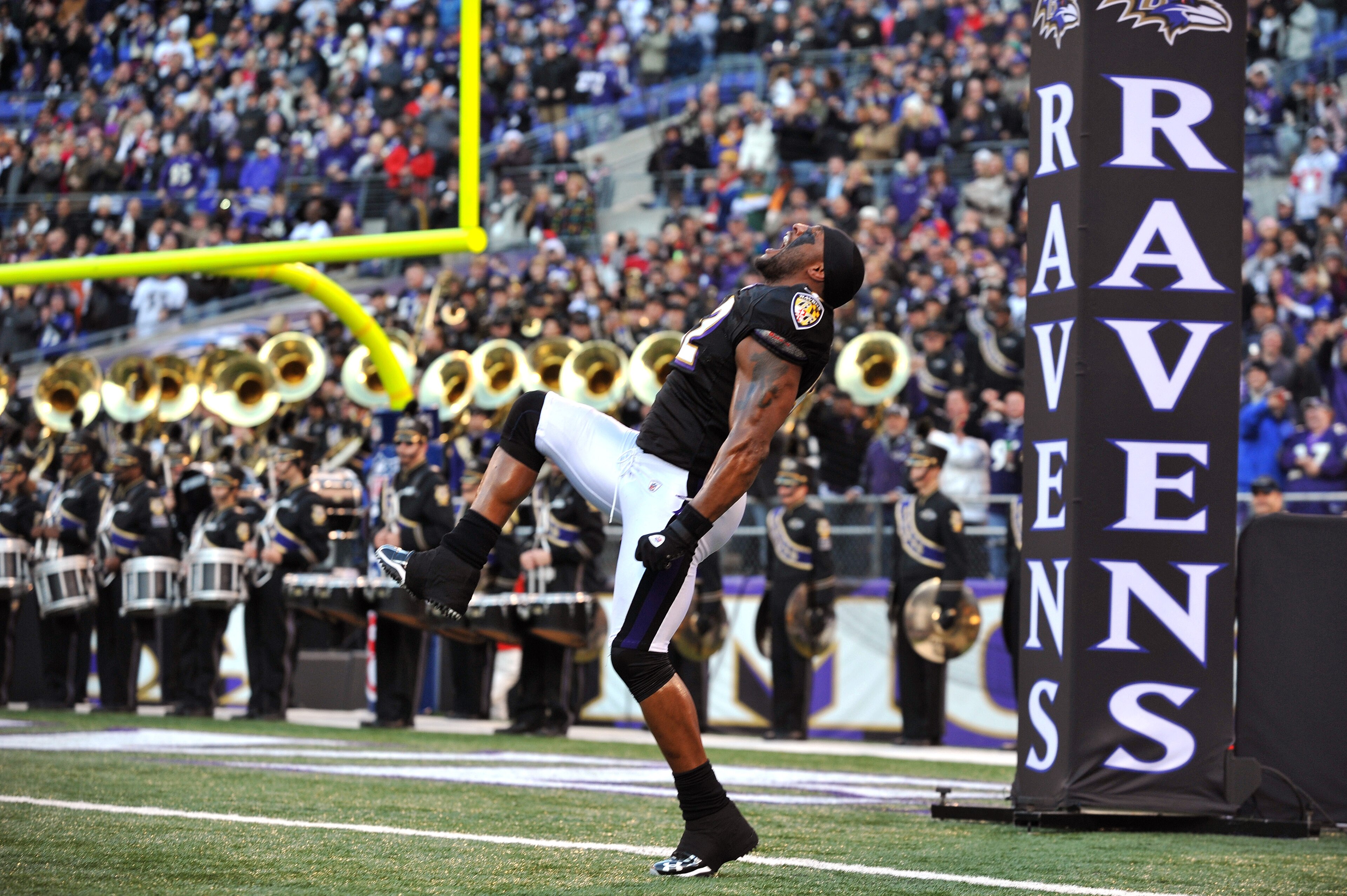 BALTIMORE, MD - NOVEMBER 28: Ray Lewis #52 of the Baltimore Ravens is introduced before the game against the Tampa Bay Buccaneers at M&T Bank Stadium on November 28, 2010 in Baltimore, Maryland. The Ravens defeated the Buccaneers 17-10. (Photo by Larry F BALTIMORE, MD - NOVEMBER 28: Ray Lewis #52 of the Baltimore Ravens is introduced before the game against the Tampa Bay Buccaneers at M&T Bank Stadium on November 28, 2010 in Baltimore, Maryland. The Ravens defeated the Buccaneers 17-10. (Photo by Larry F