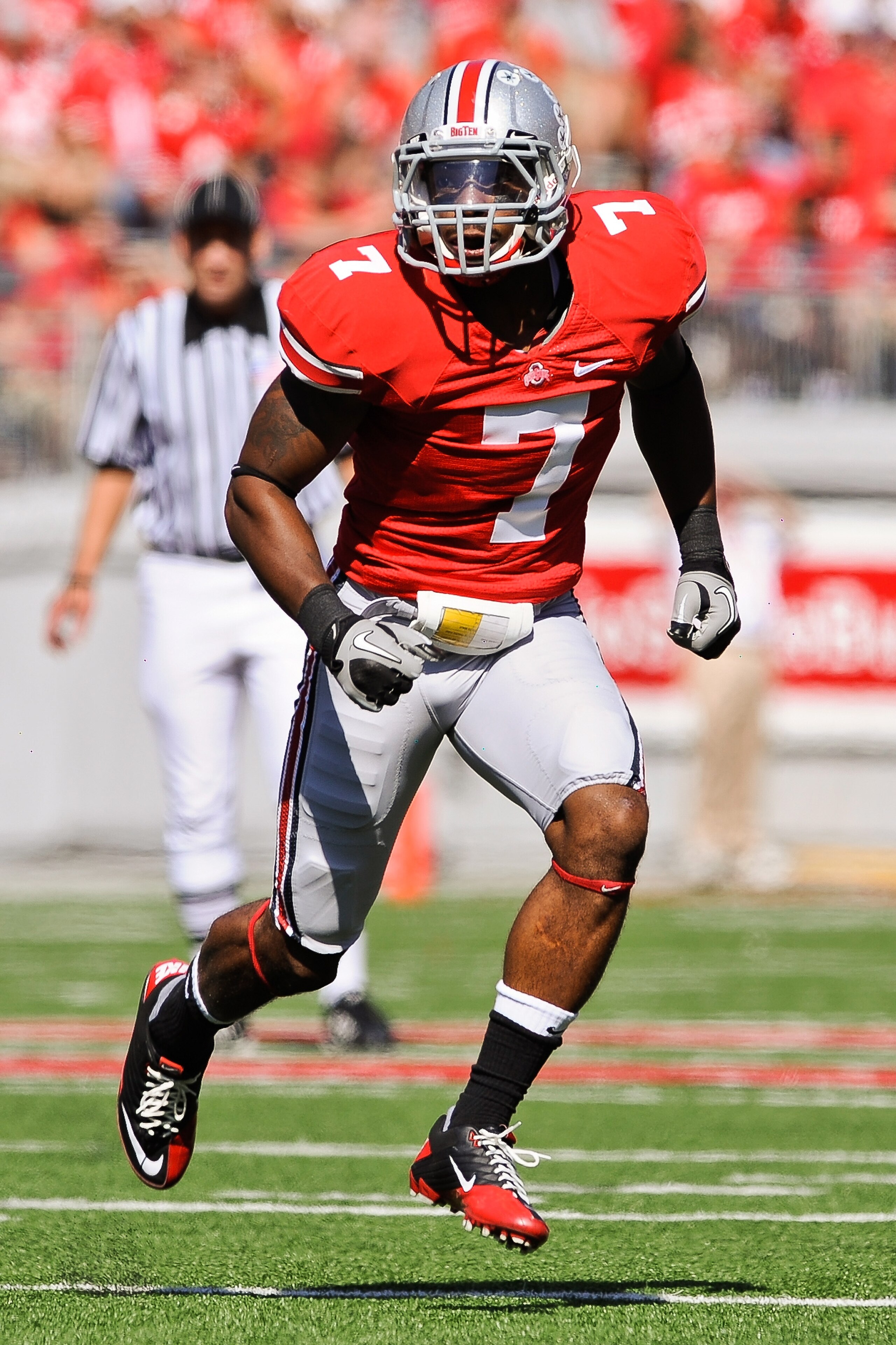COLUMBUS, OH - OCTOBER 9:  Jermale Hines #7 of the Ohio State Buckeyes pursues the ballcarrier to make a tackle against the Indiana Hoosiers at Ohio Stadium on October 9, 2010 in Columbus, Ohio.  (Photo by Jamie Sabau/Getty Images)