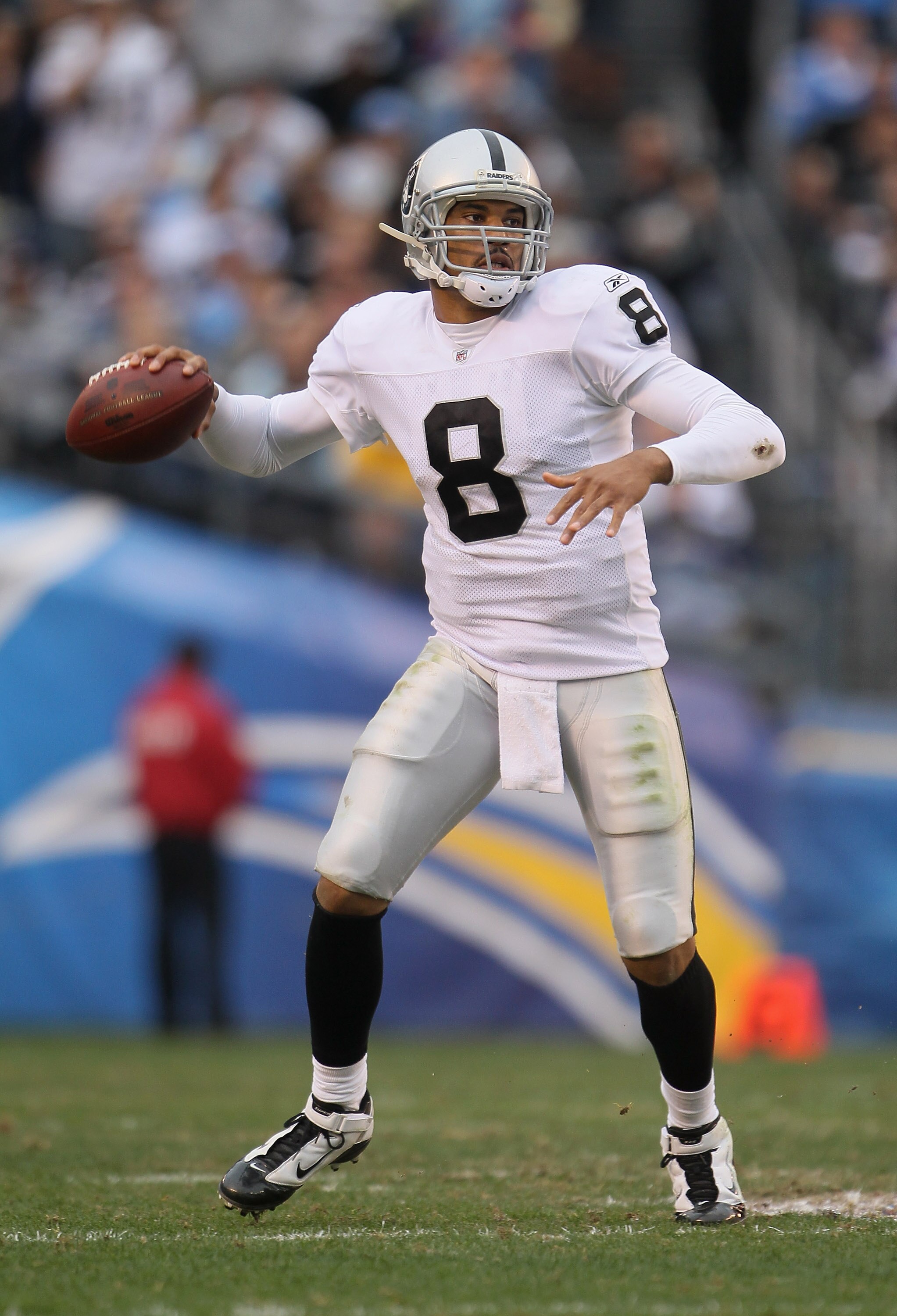 SAN DIEGO - DECEMBER 05:  Quarterback Jason Campbell #8 the Oakland Raiders drops back to pass against the San Diego Chargers at Qualcomm Stadium on December 5, 2010 in San Diego, California. The Raiders defeated the Chargers 28-13.  (Photo by Jeff Gross/