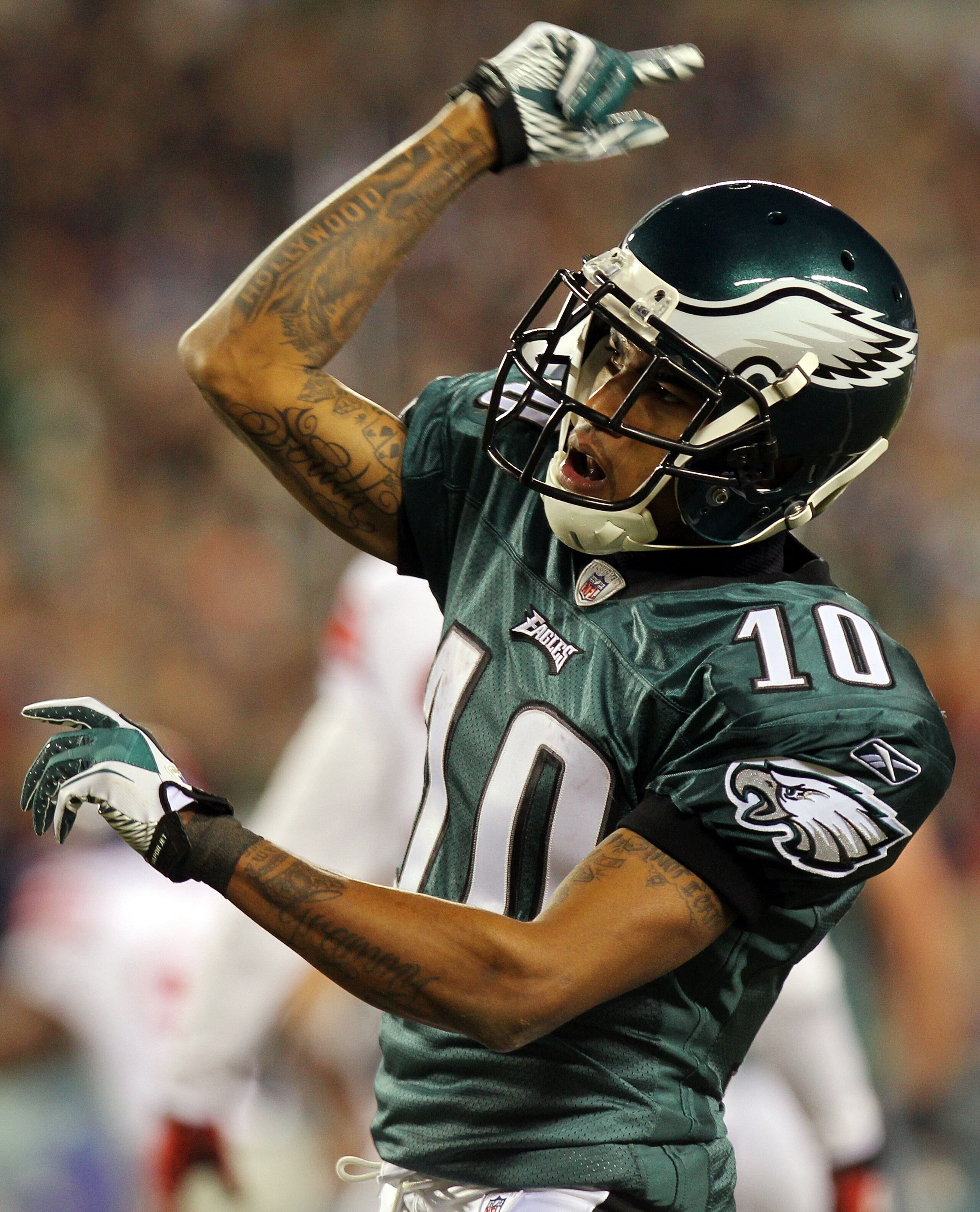 PHILADELPHIA - NOVEMBER 21:  DeSean Jackson #10 of the Philadelphia Eagles celebrates after a first down against the New York Giants at Lincoln Financial Field on November 21, 2010 in Philadelphia, Pennsylvania.  (Photo by Nick Laham/Getty Images)