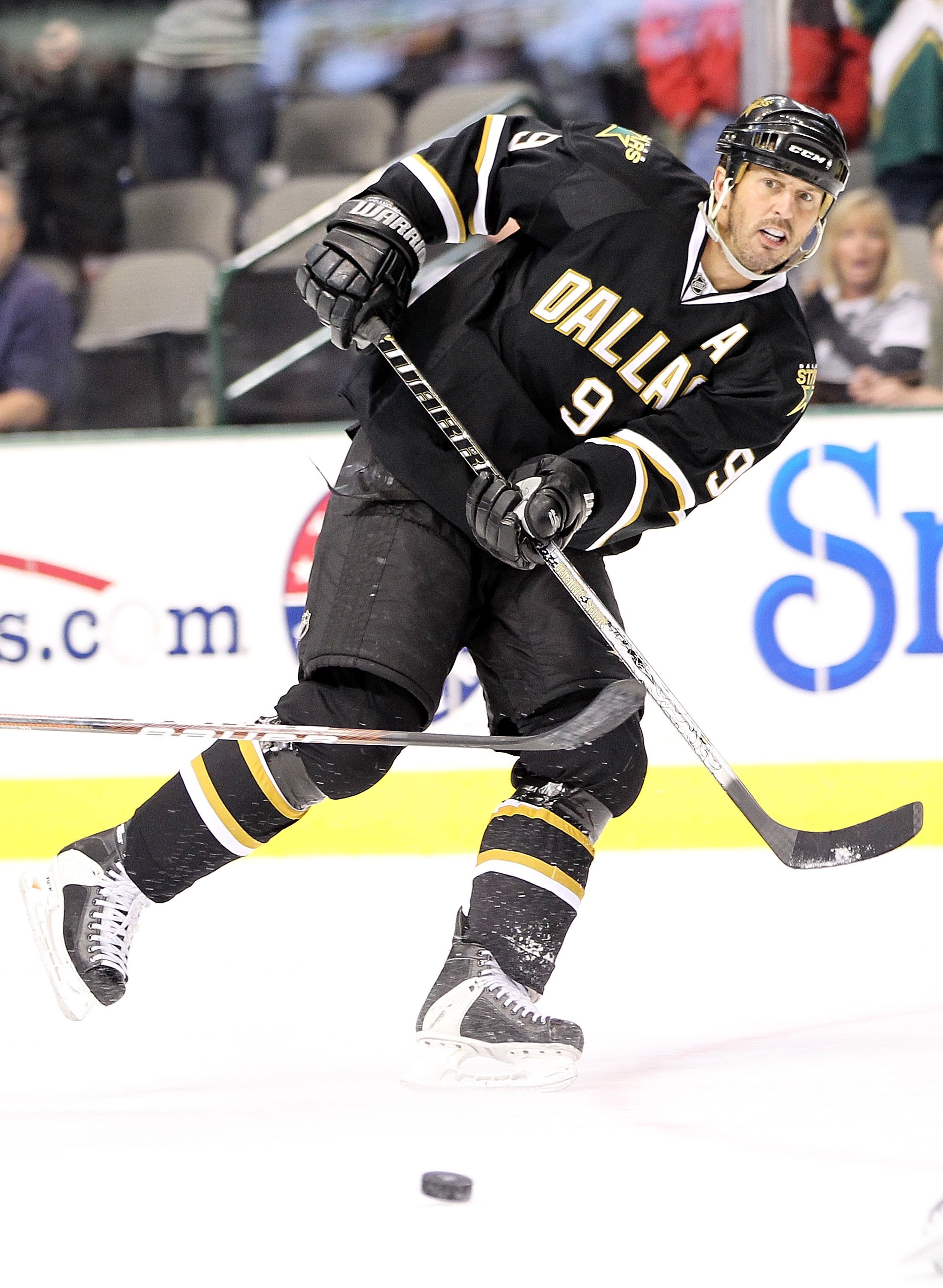 DALLAS - APRIL 08:  Center Mike Modano #9 of the Dallas Stars at American Airlines Center on April 8, 2010 in Dallas, Texas.  (Photo by Ronald Martinez/Getty Images)