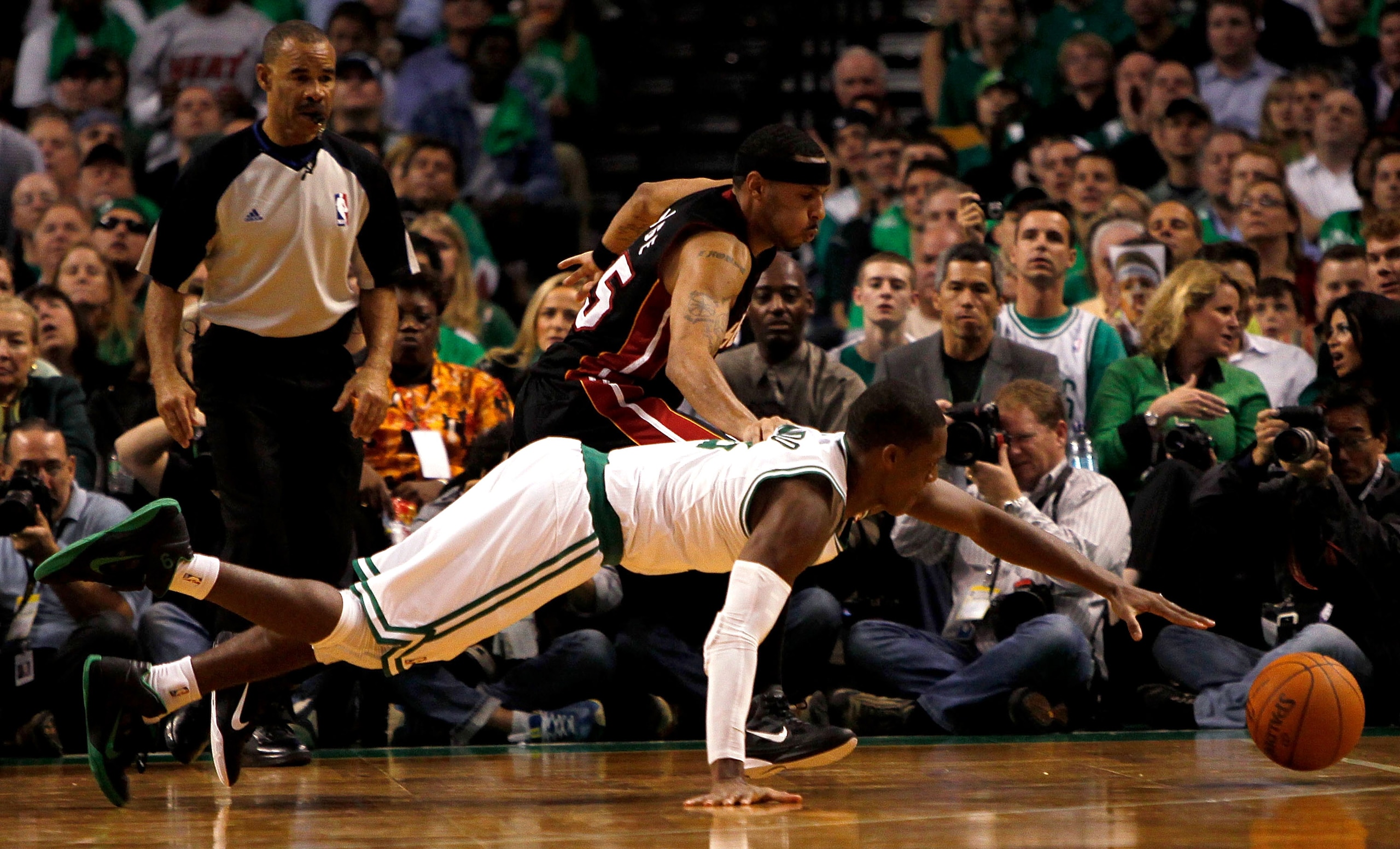 BOSTON, MA - OCTOBER 26: Eddie House #55 of the Miami Heat battles Rajon Rondo #9 of the Boston Celtics for a loose ball at the TD Banknorth Garden on October 26, 2010 in Boston, Massachusetts. NOTE TO USER: User expressly acknowledges and agrees that, by BOSTON, MA - OCTOBER 26: Eddie House #55 of the Miami Heat battles Rajon Rondo #9 of the Boston Celtics for a loose ball at the TD Banknorth Garden on October 26, 2010 in Boston, Massachusetts. NOTE TO USER: User expressly acknowledges and agrees that, by