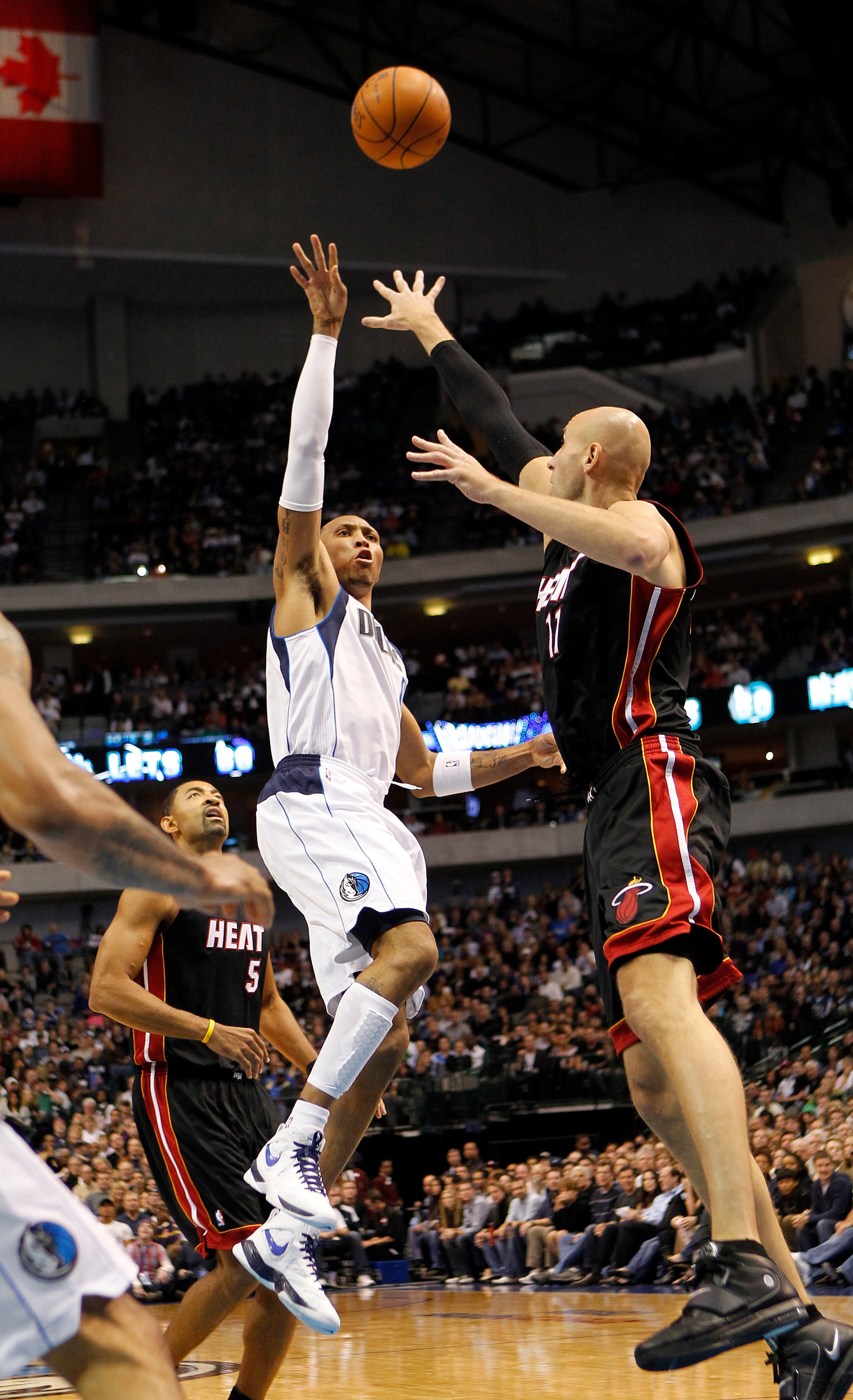 DALLAS - NOVEMBER 27: Shawn Marion #0 of the Dallas Mavericks shoots over Zydrunas Ilgauskas #11 of the Miami Heat on November 27, 2010 at the American Airlines Center in Dallas, Texas. NOTE TO USER: User expressly acknowledges and agrees that, by downloa