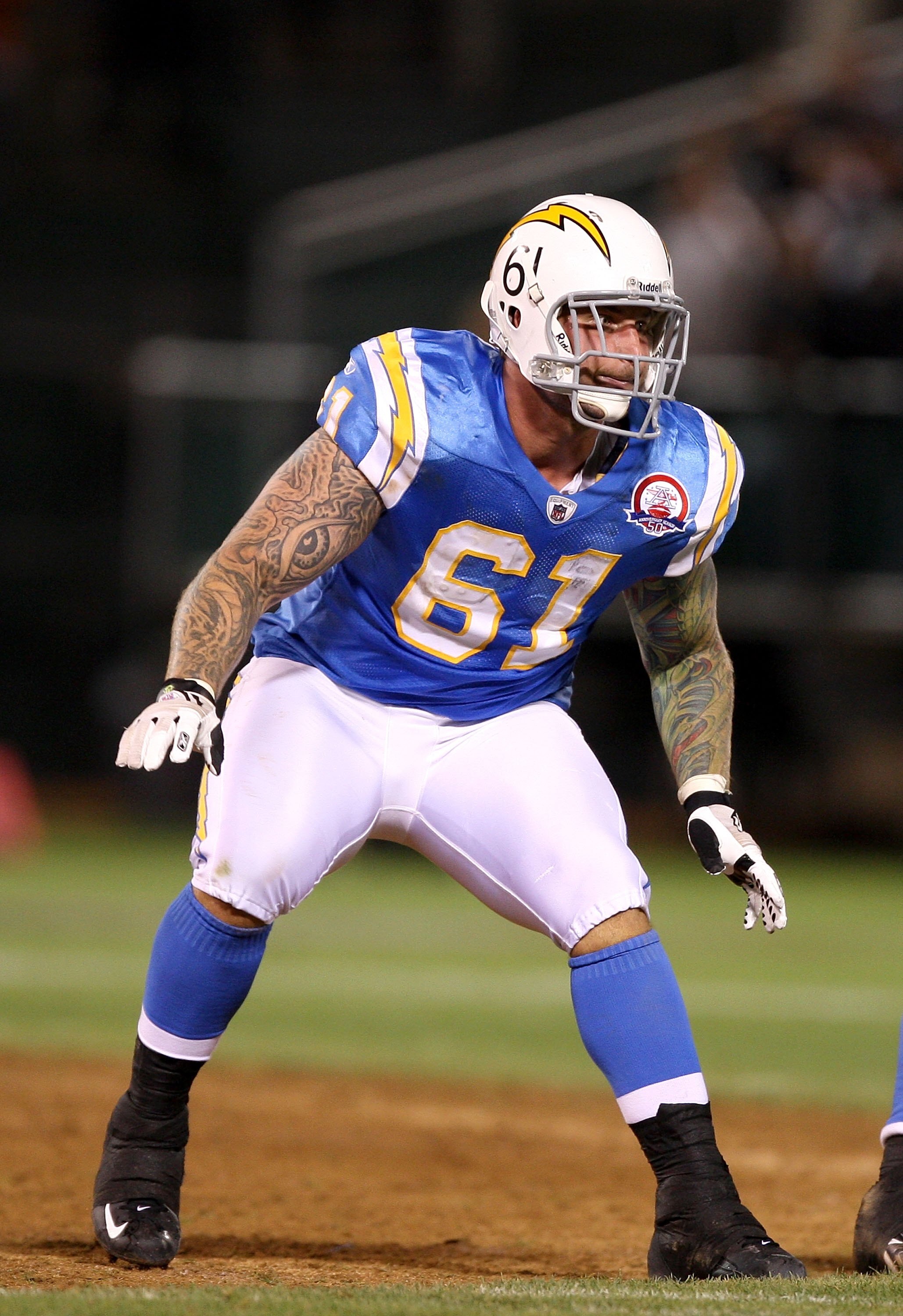 OAKLAND, CA - SEPTEMBER 14:  Nick Hardwick #61 of the San Diego Chargers in action during their game against the Oakland Raiders on September 14, 2009 at the Oakland-Alameda County Coliseum in Oakland, California.  (Photo by Ezra Shaw/Getty Images)
