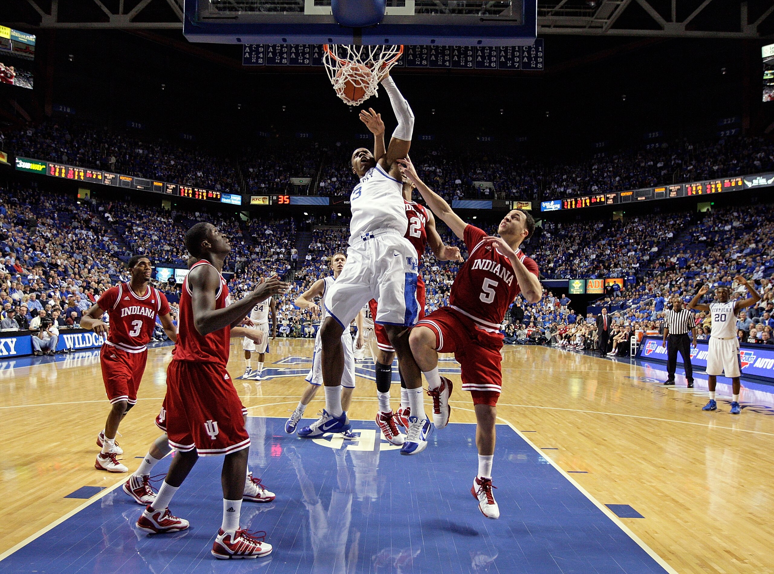 LEXINGTON, KY - DECEMBER 11:  Terrence Jones #3  of the Kentucky Wildcats dunks the ball during the 81-62 victory over the Indiana Hoosiers on December 11, 2010 in Lexington, Kentucky.  (Photo by Andy Lyons/Getty Images)
