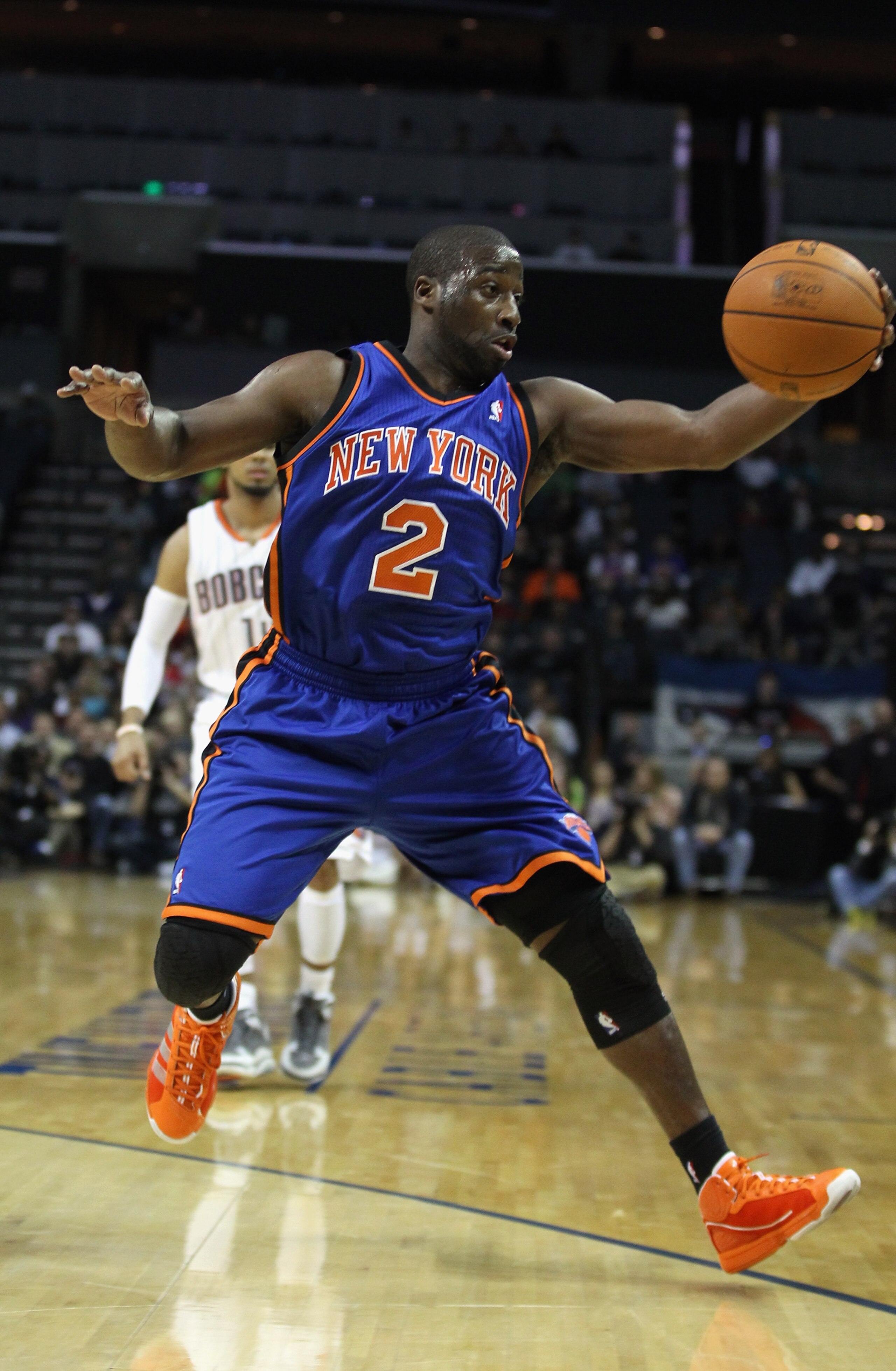 CHARLOTTE, NC - NOVEMBER 24:  Raymond Felton #2 of the New York Knicks against the Charlotte Bobcats at Time Warner Cable Arena on November 24, 2010 in Charlotte, North Carolina.  NOTE TO USER: User expressly acknowledges and agrees that, by downloading a