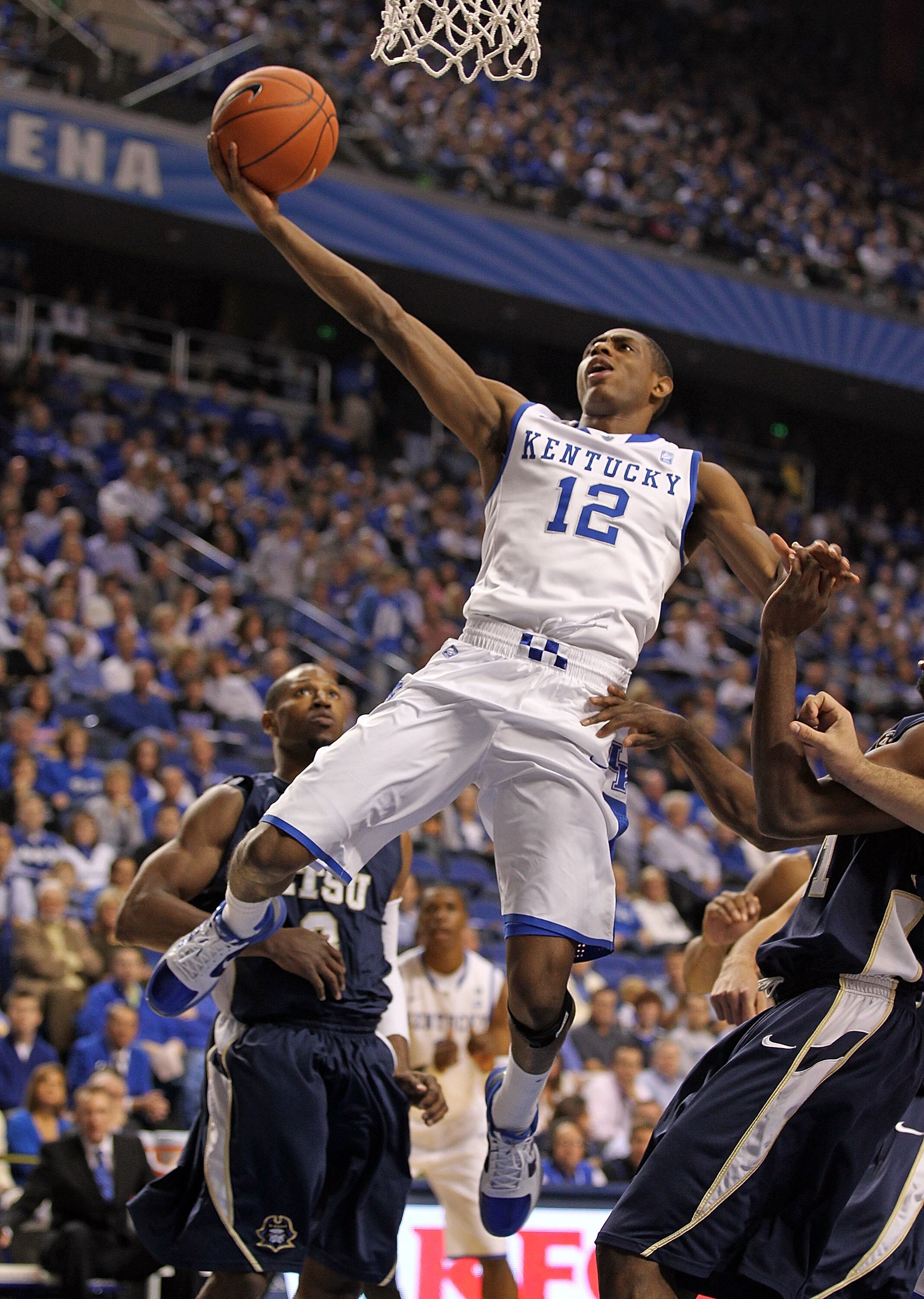 LEXINGTON, KY - NOVEMBER 12:  Brandon Knight #12 of the Kentucky Wildcats shoots the ball during the game against East Tennessee State Buccaneers at Rupp Arena on November 12, 2010 in Lexington, Kentucky.  (Photo by Andy Lyons/Getty Images)