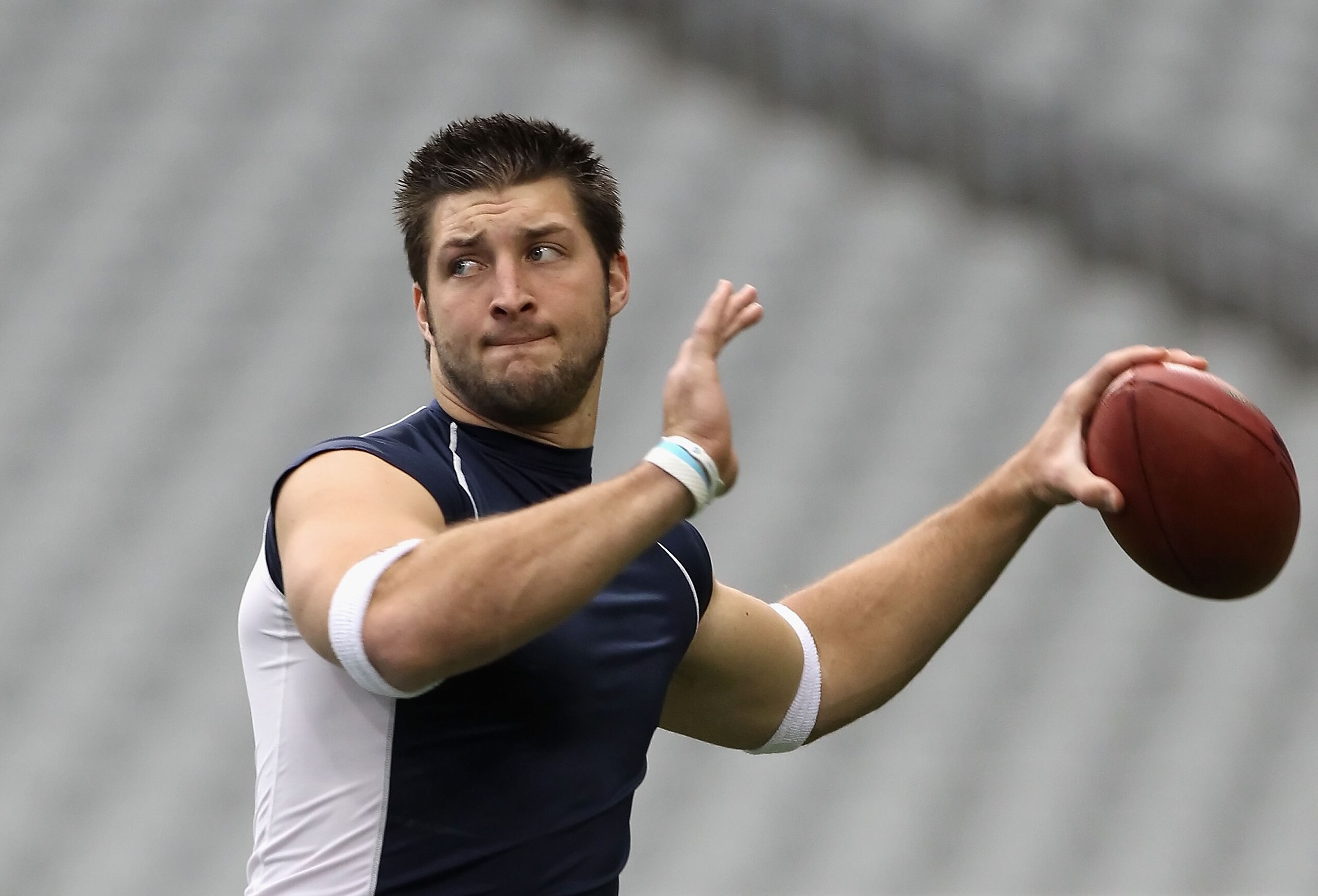 GLENDALE, AZ - DECEMBER 12:  Quarterback Tim Tebow #15 of the Denver Broncos warms up before the NFL game against the Arizona Cardinals at the University of Phoenix Stadium on December 12, 2010 in Glendale, Arizona.   The Cardinals defeated the Broncos 43