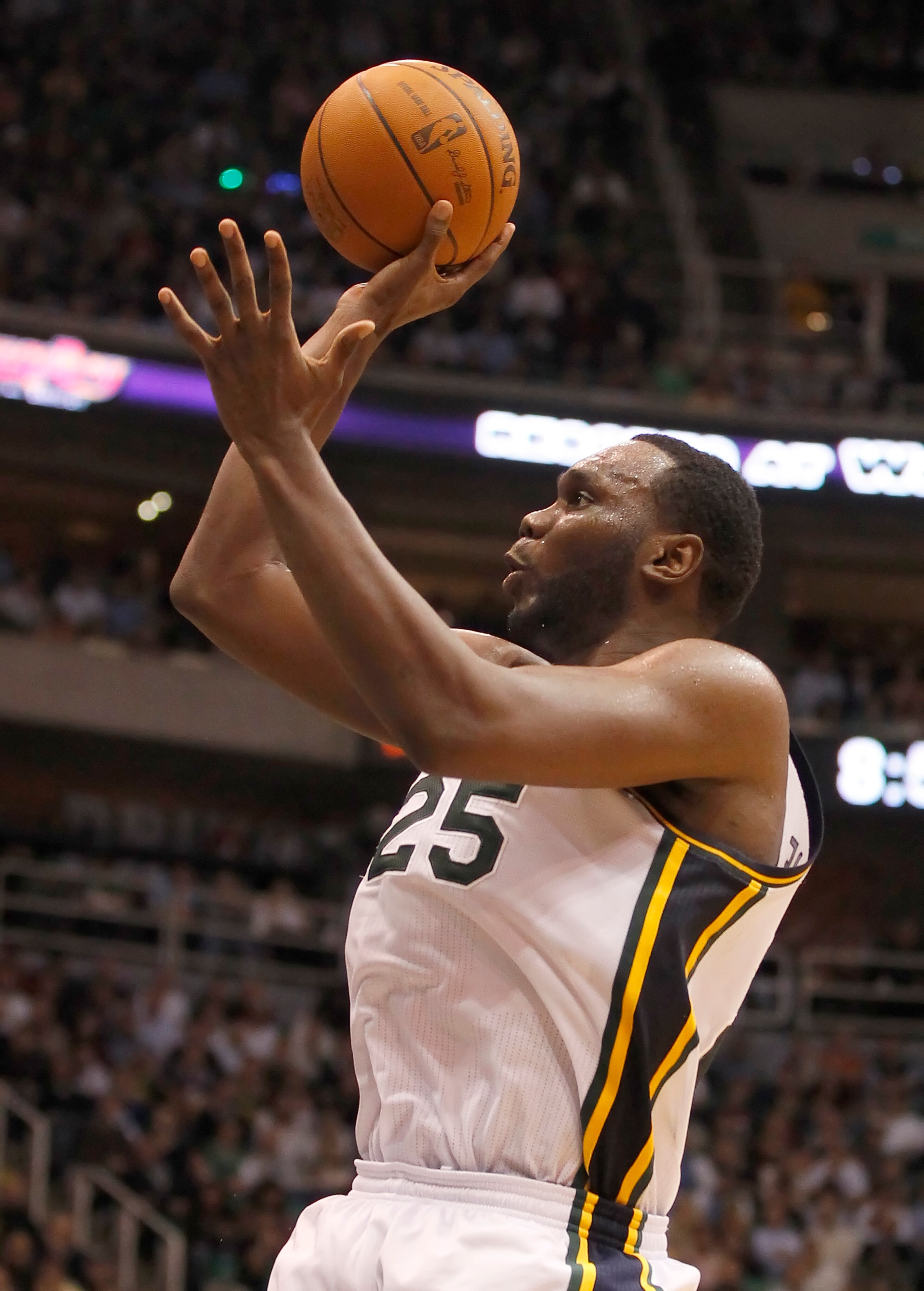 SALT LAKE CITY, UT - DECEMBER 8: Al Jefferson #25 of the Utah Jazz shoots the ball during a game against the Miami Heat during the second half of an NBA game December 8, 2010 at Energy Solutions Arena in Salt Lake City, Utah. The Heat beat the Jazz 111-9 SALT LAKE CITY, UT - DECEMBER 8: Al Jefferson #25 of the Utah Jazz shoots the ball during a game against the Miami Heat during the second half of an NBA game December 8, 2010 at Energy Solutions Arena in Salt Lake City, Utah. The Heat beat the Jazz 111-9