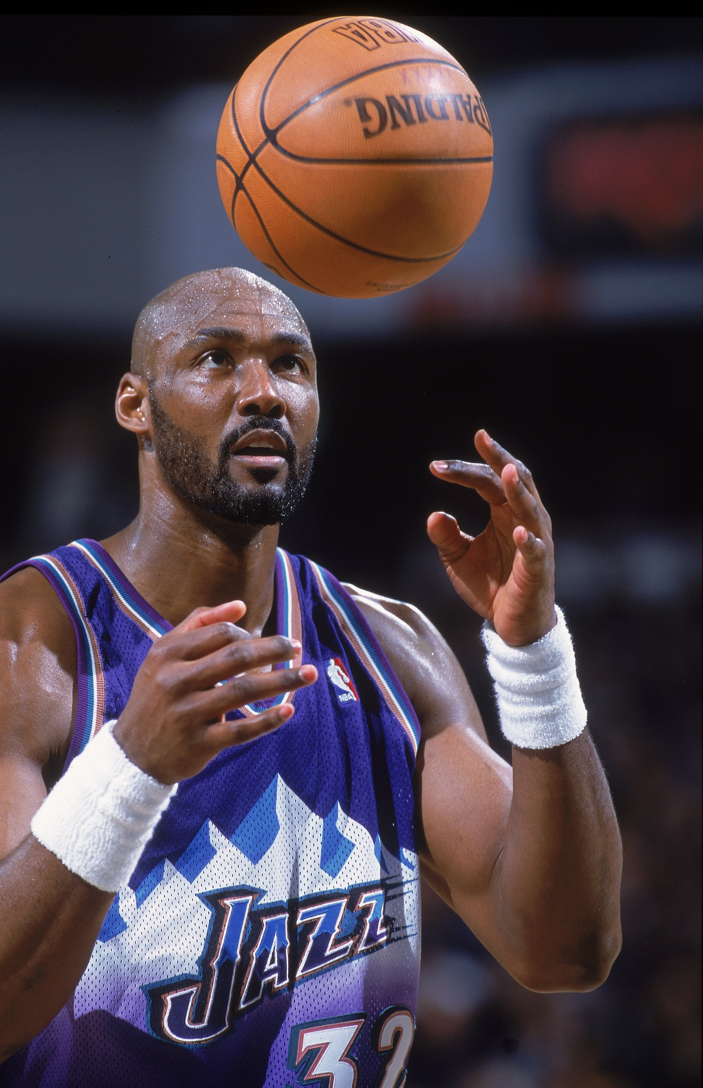 18 Feb 2001: Karl Malone #32 of the Utah Jazz tosses the ball during the game against the Sacramento Kings  at the ARCO Arena in Sacramento, California.  The Jazz defeated the Kings 94-70.   NOTE TO USER: It is expressly understood that the only rights Al