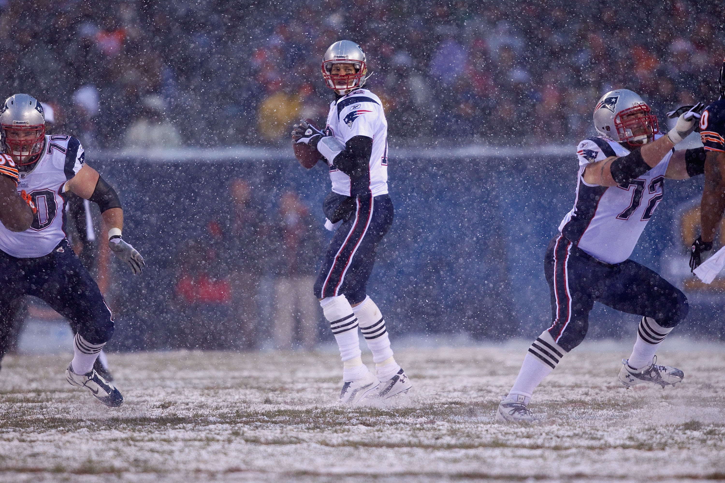 CHICAGO, IL - DECEMBER 12: Tom Brady #12 of the New England Patriots passes against the Chicago Bears at Soldier Field on December 12, 2010 in Chicago, Illinois.  The Patriots beat the Bears 36-7.  (Photo by Dilip Vishwanat/Getty Images)