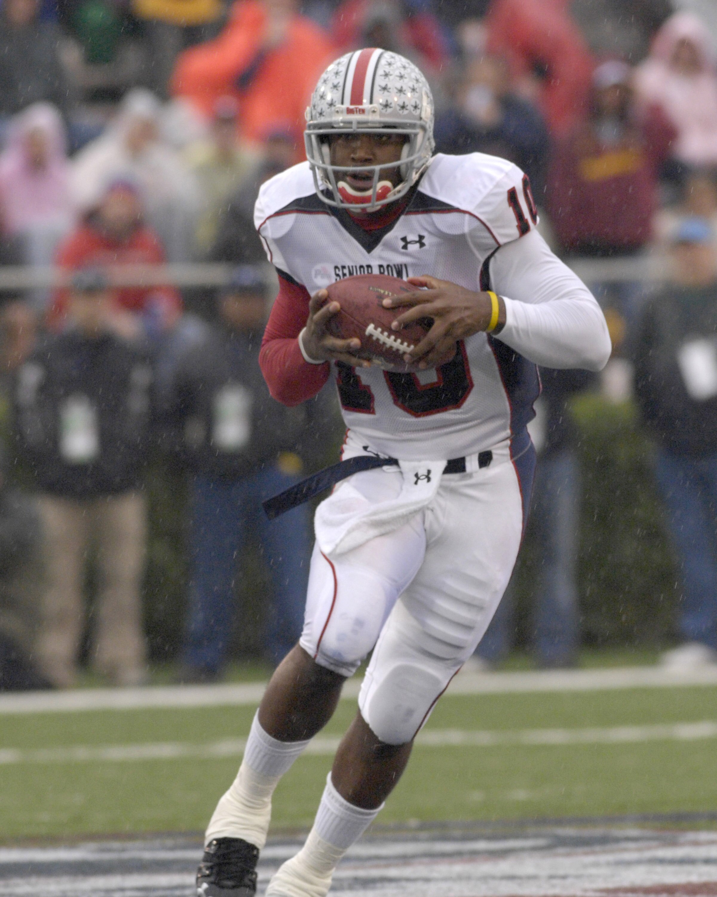 Ohio State quarterback Troy Smith runs from the pocket during the 2007 Under Armour Senior Bowl game at Ladd-Peebles Stadium, Mobile, Alabama, January 27, 2007. (Photo by A. Messerschmidt/Getty Images)