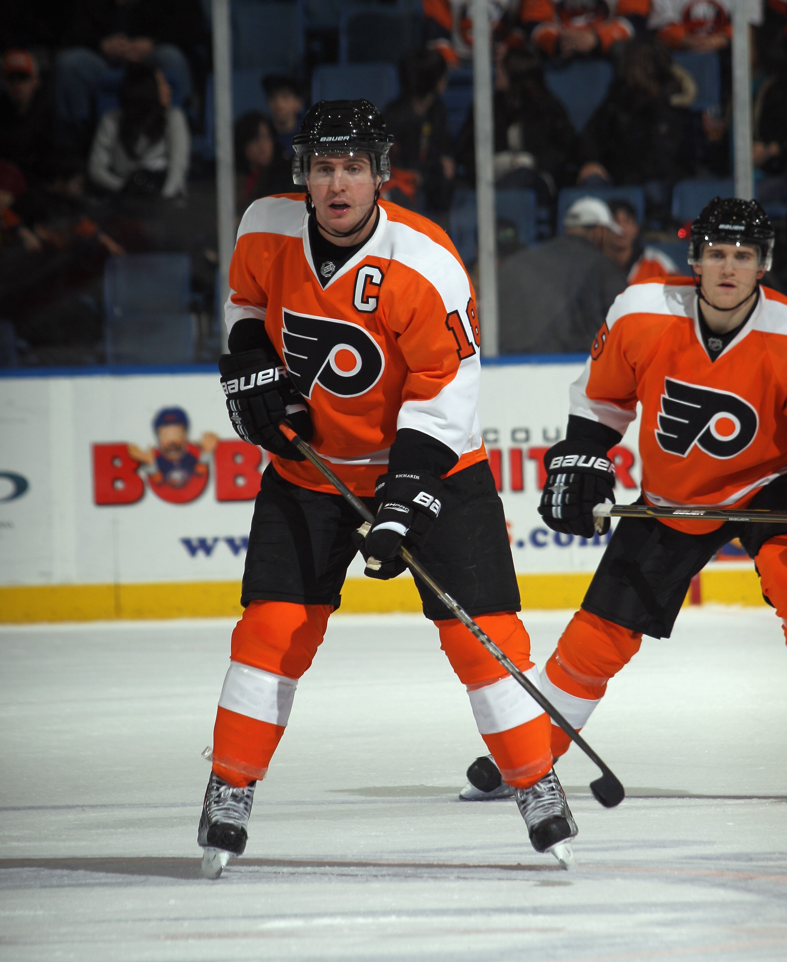UNIONDALE, NY - DECEMBER 05:  Mike Richards #18 of the Philadelphia Flyers skates against the New York Islanders at the Nassau Coliseum on December 5, 2010 in Uniondale, New York.  (Photo by Bruce Bennett/Getty Images)