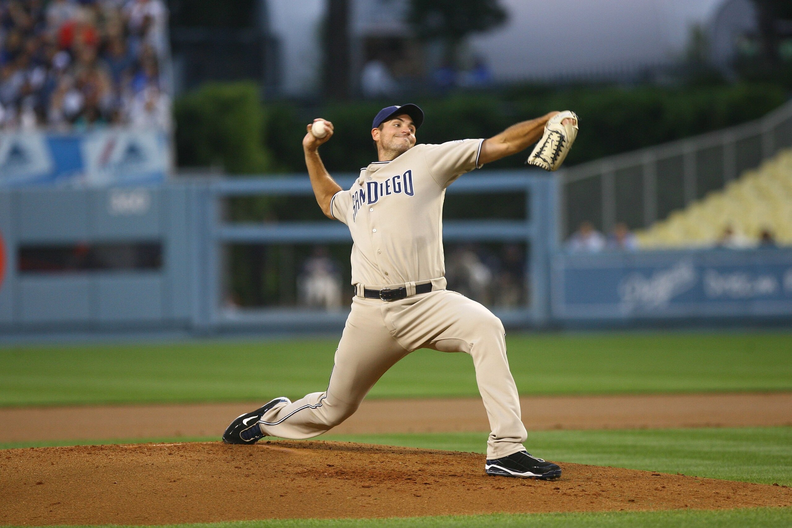 LOS ANGELES, CA - JUNE 09:  Chris Young #32 of the San Diego Padres throws a pitch against the Los Angeles Dodgers at Dodger Stadium on June 9, 2009 in Los Angeles, California.  (Photo by Jeff Gross/Getty Images)