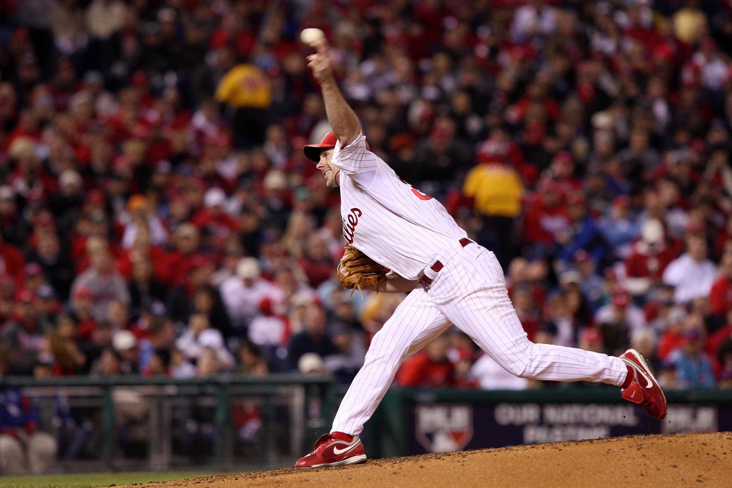 PHILADELPHIA - NOVEMBER 02:  Starting pitcher Cliff Lee #34 of the Philadelphia Phillies throws a pitch against the New York Yankees in Game Five of the 2009 MLB World Series at Citizens Bank Park on November 2, 2009 in Philadelphia, Pennsylvania. The Phi