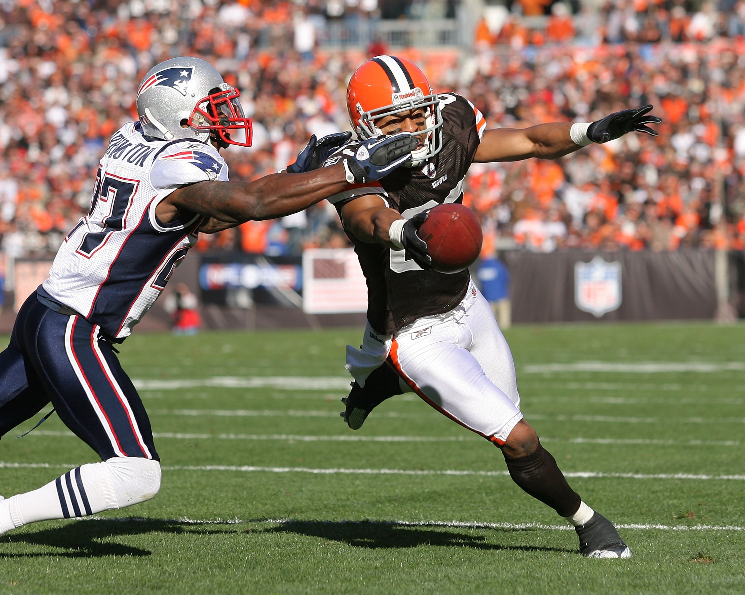 CLEVELAND - NOVEMBER 07:  Wide receiver Chansi Stuckey #83 of the Cleveland Browns scores a touchdown in front Kyle Arrington #27 of the New England Patriots at Cleveland Browns Stadium on November 7, 2010 in Cleveland, Ohio.  (Photo by Matt Sullivan/Gett