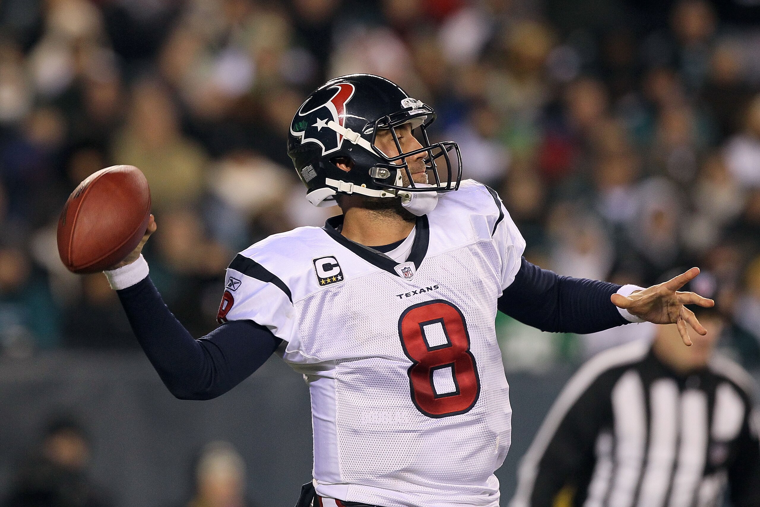 PHILADELPHIA, PA - DECEMBER 02:  Matt Schaub #8 of the Houston Texans drops back to pass against the Philadelphia Eagles at Lincoln Financial Field on December 2, 2010 in Philadelphia, Pennsylvania.  (Photo by Jim McIsaac/Getty Images)