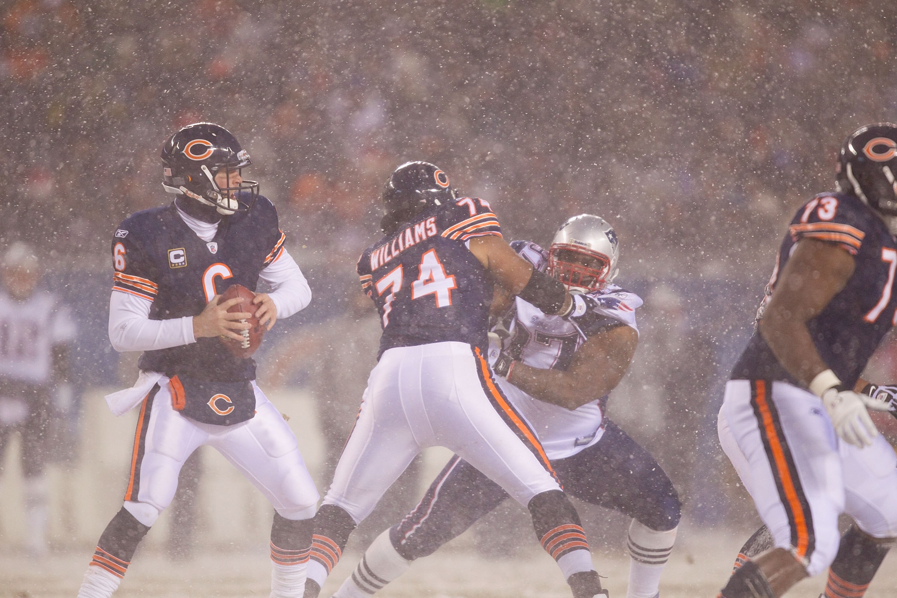 CHICAGO, IL - DECEMBER 12: Jay Cutler #6 of the Chicago Bears looks to pass against the New England Patriots at Soldier Field on December 12, 2010 in Chicago, Illinois.  The Patriots beat the Bears 36-7.  (Photo by Dilip Vishwanat/Getty Images)