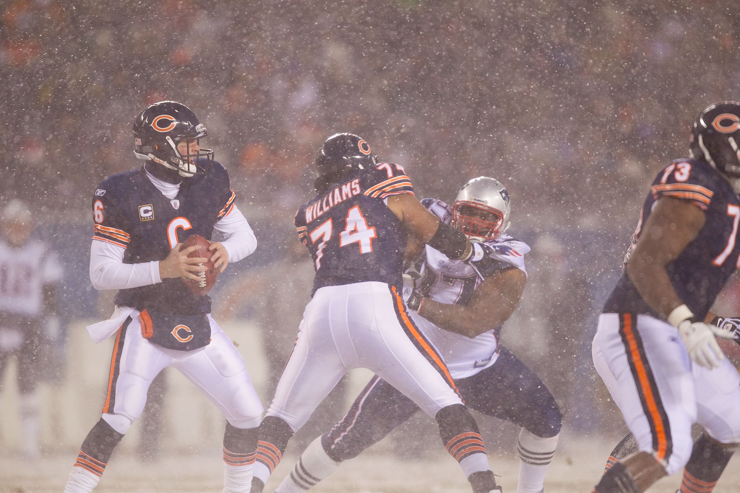 CHICAGO, IL - DECEMBER 12: Jay Cutler #6 of the Chicago Bears looks to pass against the New England Patriots at Soldier Field on December 12, 2010 in Chicago, Illinois.  The Patriots beat the Bears 36-7.  (Photo by Dilip Vishwanat/Getty Images)