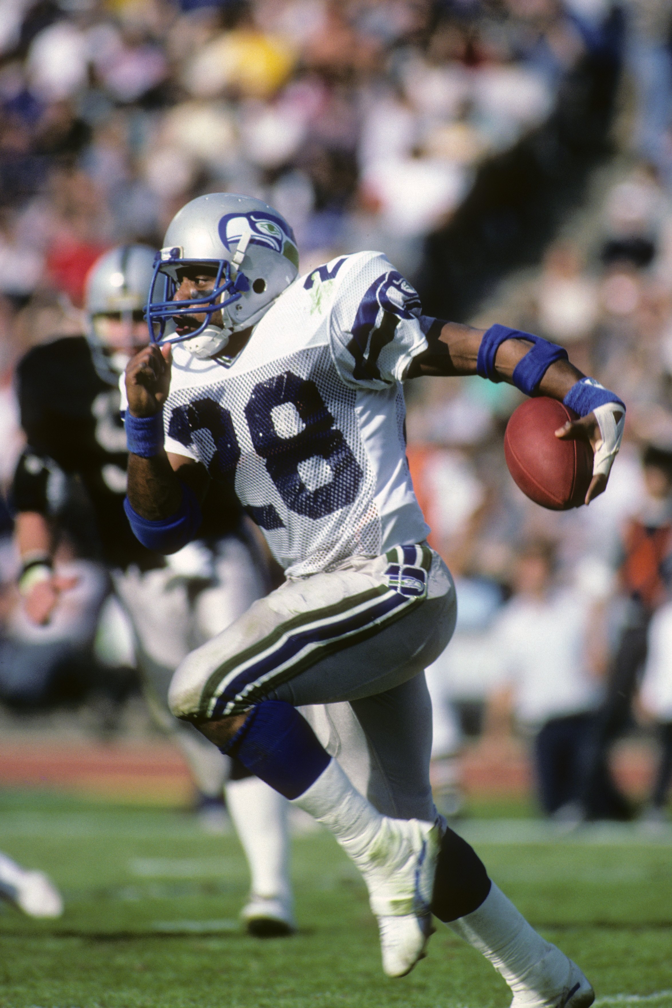 LOS ANGELES, CA - DECEMBER 15:  Running back Curt Warner #28 of the Seattle Seahawks rushes for yards during the game against the Los Angeles Raiders at Los Angeles Memorial Coliseum on December 15, 1985 in Los Angeles, California.  The Raiders won 13-3.
