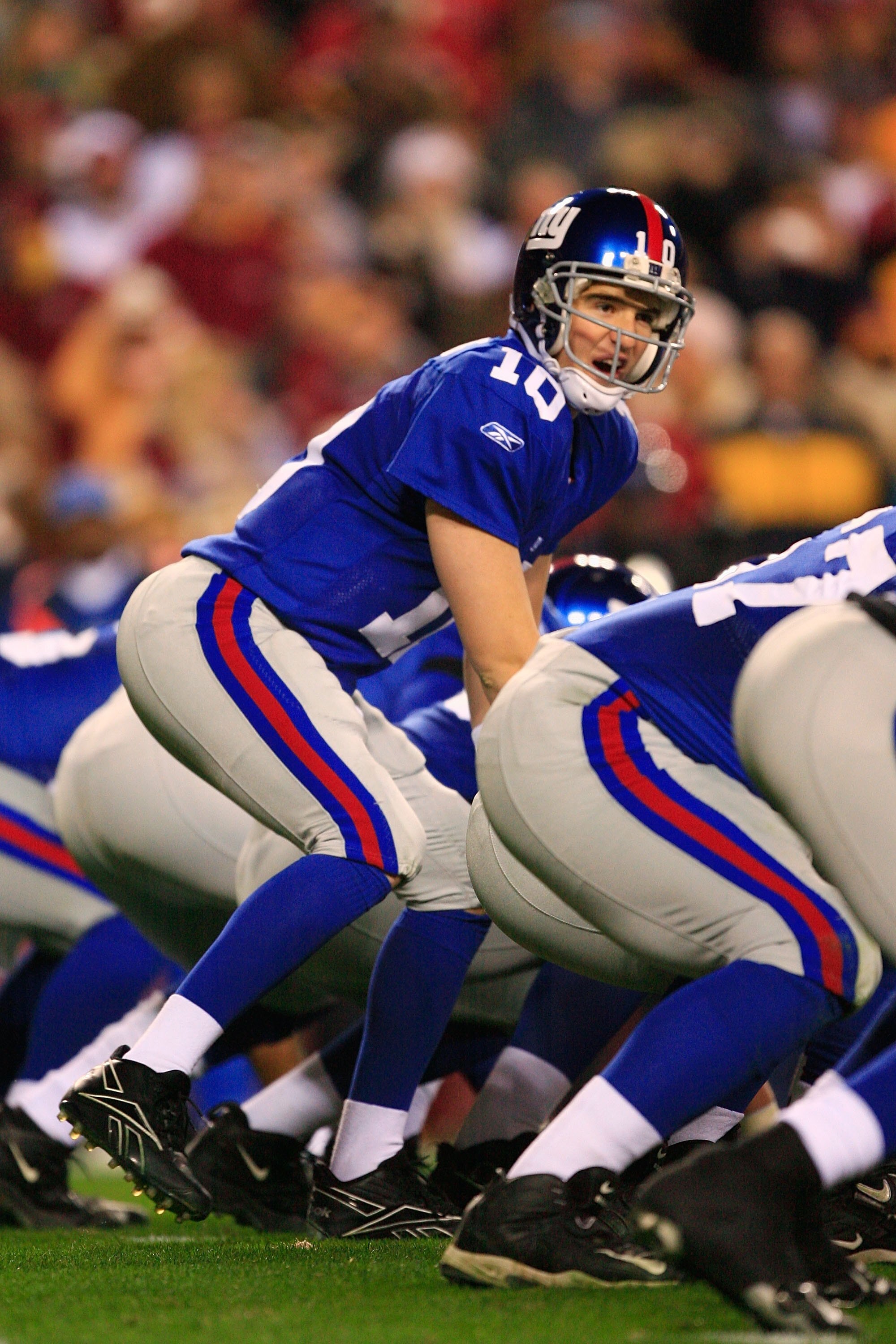LANDOVER, MD - DECEMBER 30:  Eli Manning #10 of the New York Giants stands under center against the Washington Redskins at FedEx Field on December 30, 2006 in Landover, Maryland.  (Photo by Jamie Squire/Getty Images)