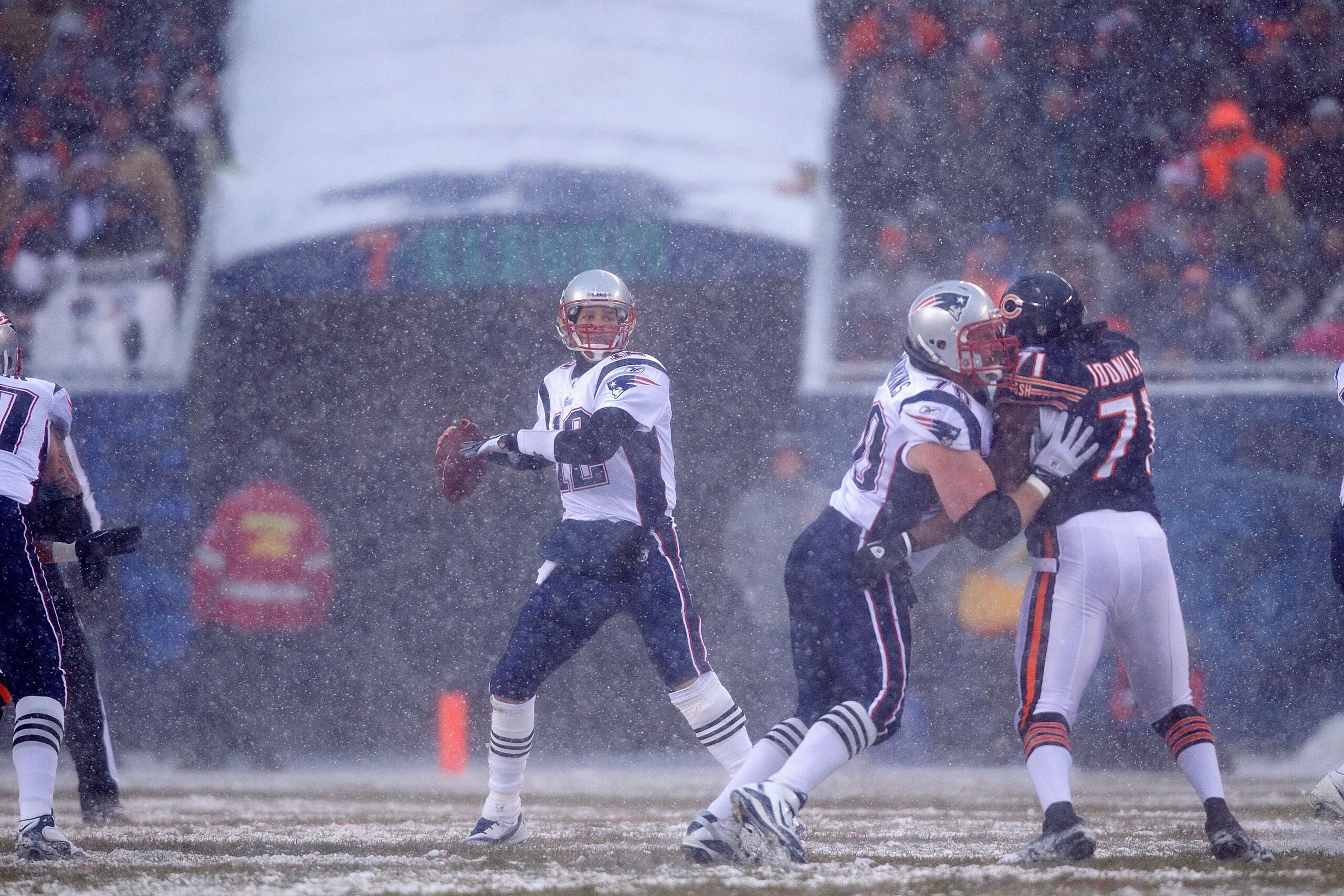 CHICAGO, IL - DECEMBER 12: Tom Brady #12 of the New England Patriots passes against the Chicago Bears at Soldier Field on December 12, 2010 in Chicago, Illinois.  The Patriots beat the Bears 36-7.  (Photo by Dilip Vishwanat/Getty Images)