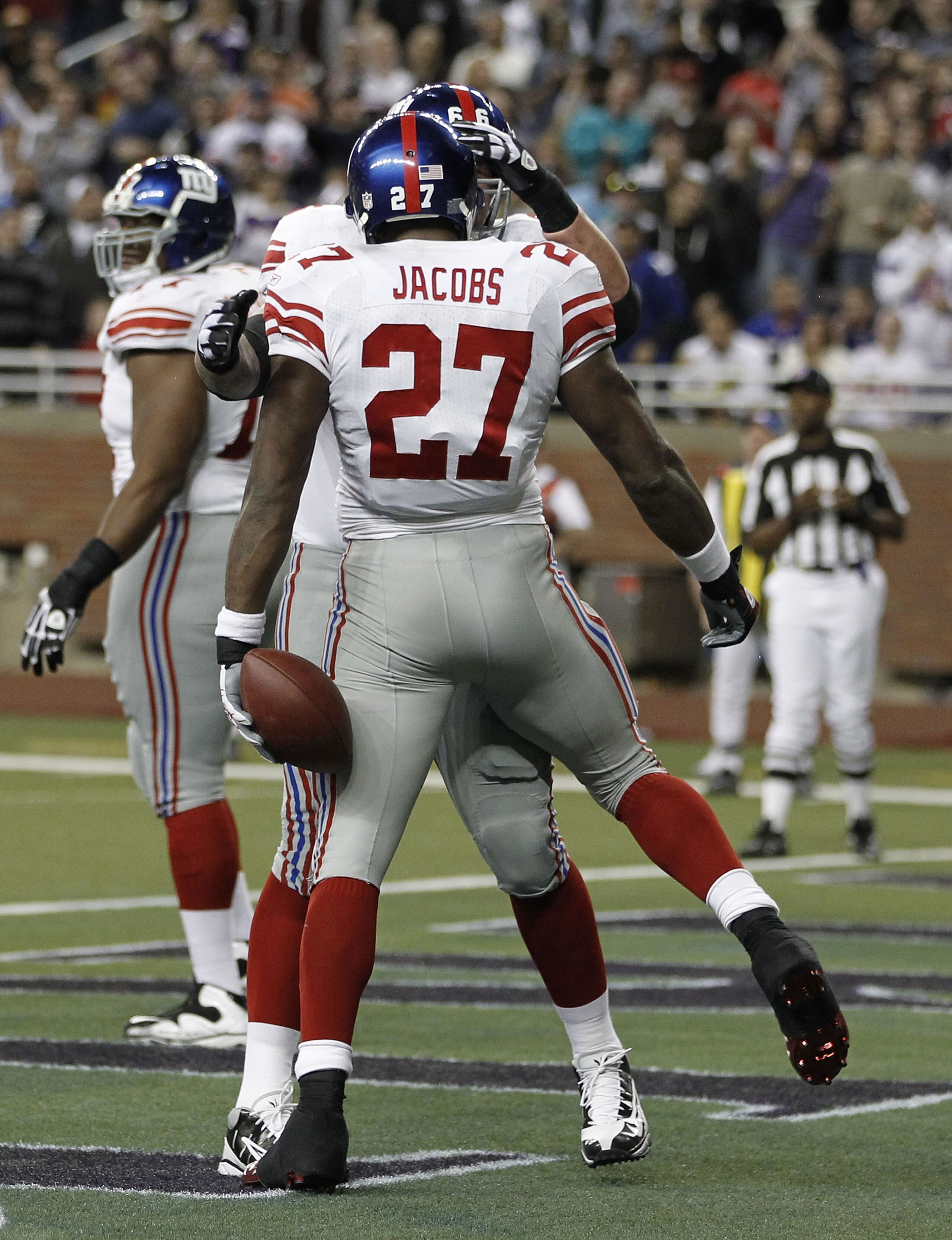 DETROIT, MI - DECEMBER 13:  Brandon Jacobs #27 of the New York Giants celebrates a second quarter touchdown with David Diehl #66 while playing the Minnesota Vikings at Ford Field on December 13, 2010 in Detroit, Michigan.  (Photo by Gregory Shamus/Getty I
