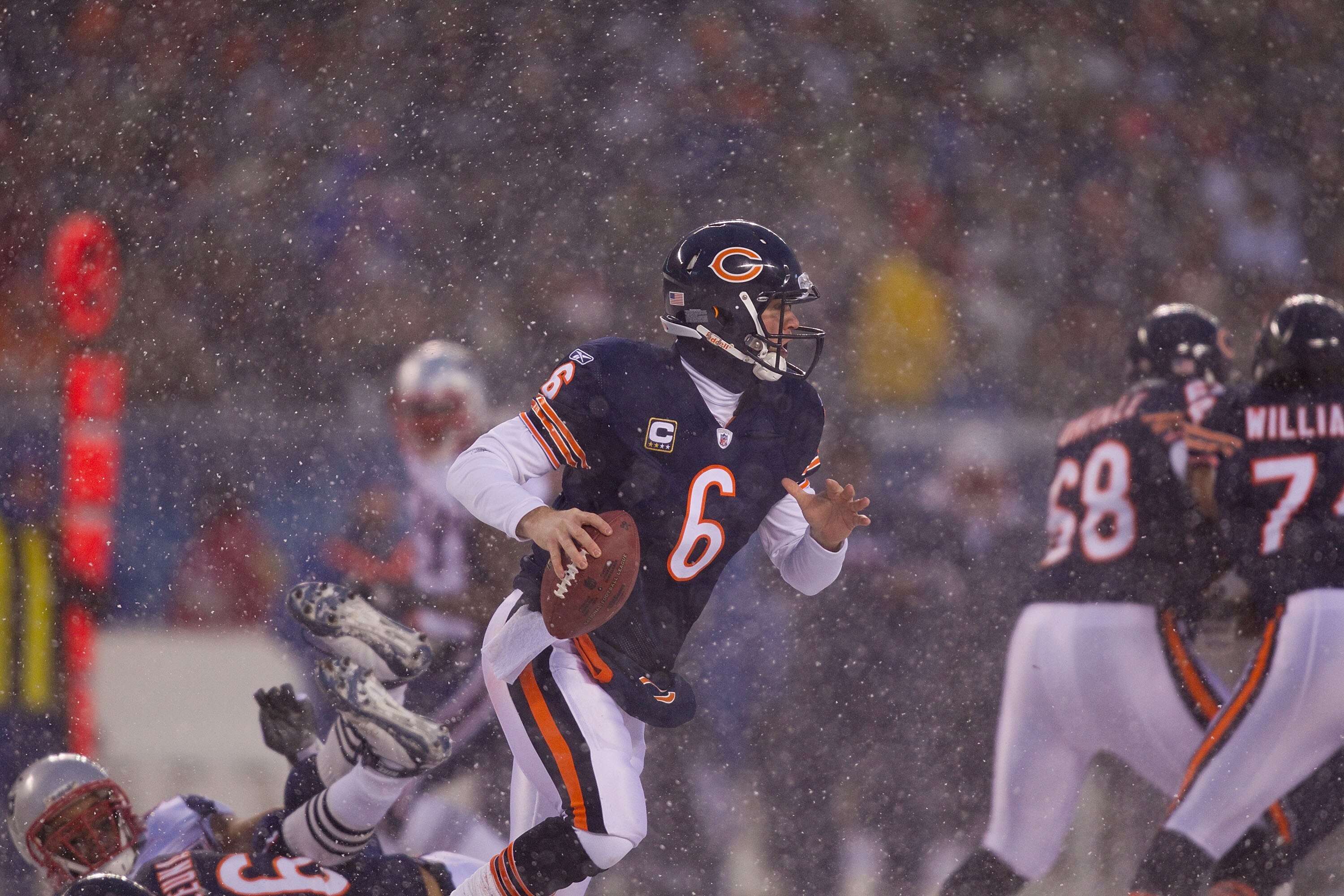 CHICAGO, IL - DECEMBER 12: Jay Cutler #6 of the Chicago Bears looks to pass against the New England Patriots at Soldier Field on December 12, 2010 in Chicago, Illinois.  The Patriots beat the Bears 36-7.  (Photo by Dilip Vishwanat/Getty Images)
