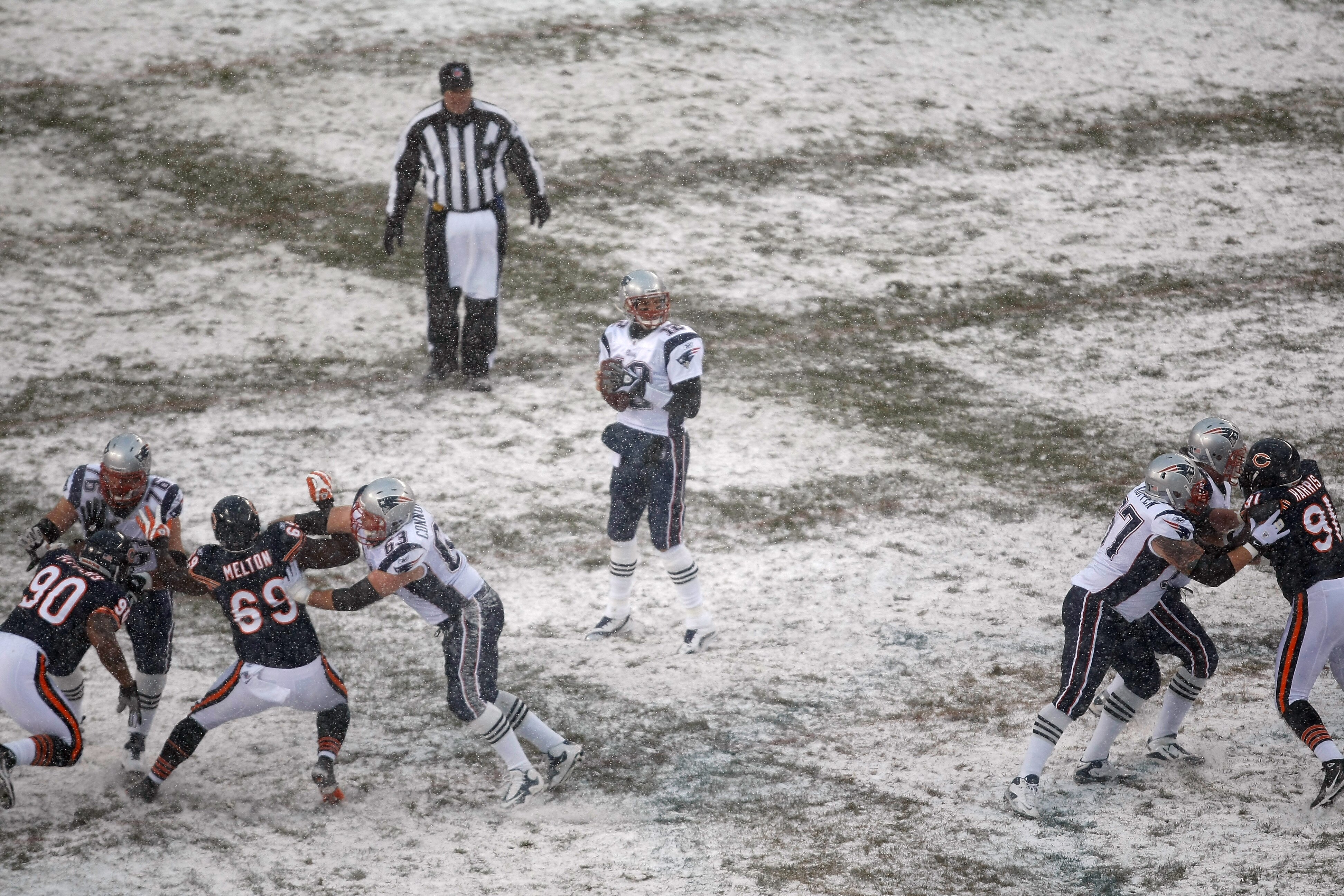 CHICAGO, IL - DECEMBER 12: Tom Brady #12 of the New England Patriots passes against the Chicago Bears at Soldier Field on December 12, 2010 in Chicago, Illinois. The Patriots defeated the Bears 36-7. (Photo by Scott Boehm/Getty Images)