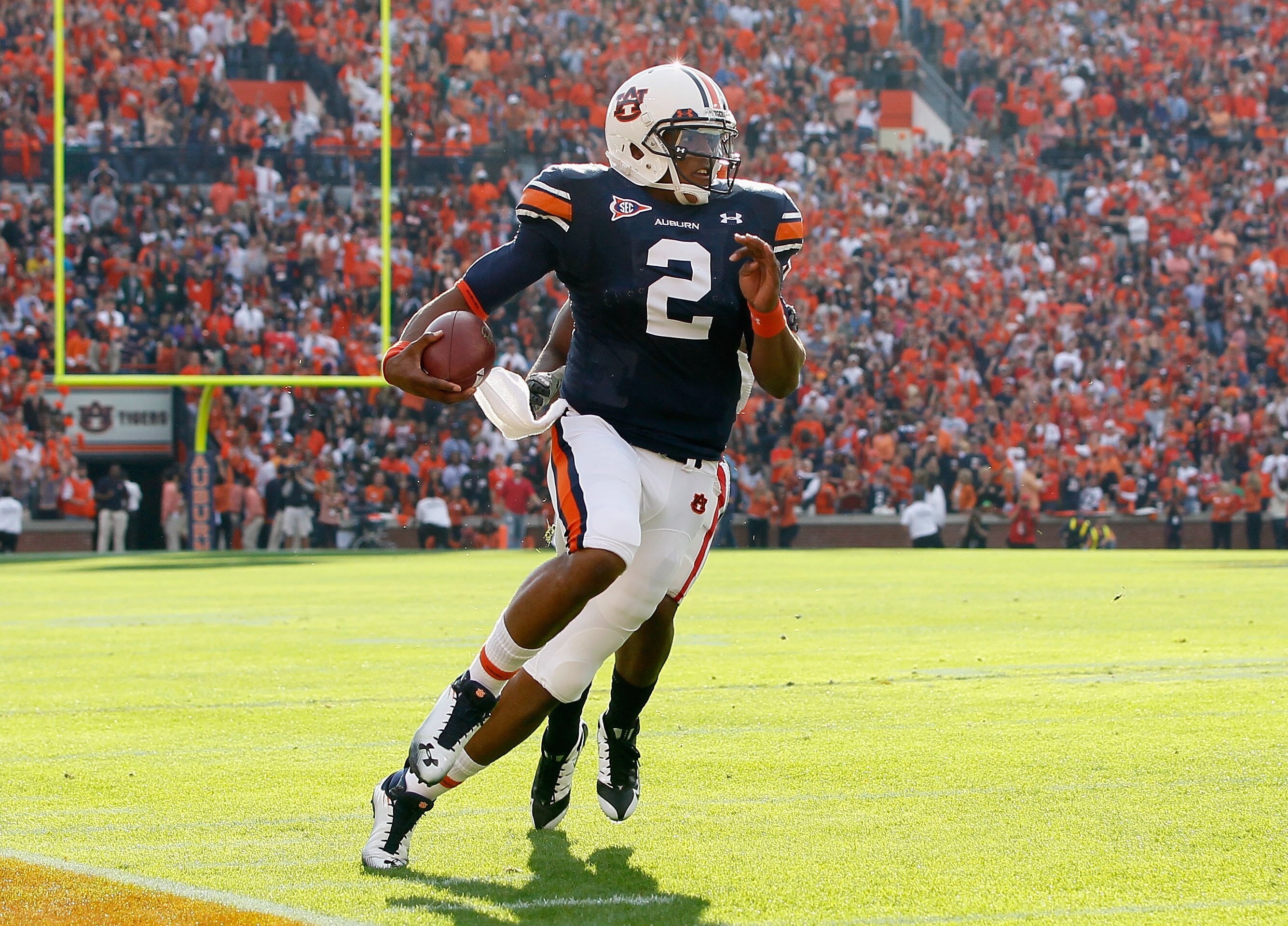 AUBURN, AL - NOVEMBER 13:  Quarterback Cam Newton #2 of the Auburn Tigers against the Georgia Bulldogs at Jordan-Hare Stadium on November 13, 2010 in Auburn, Alabama.  (Photo by Kevin C. Cox/Getty Images)
