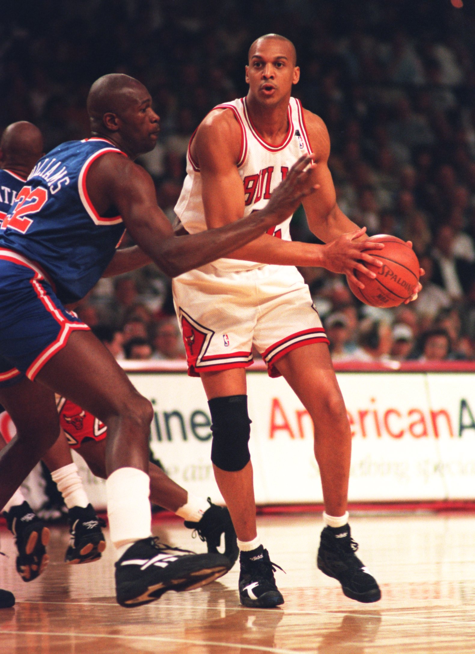 20 MAY 1993:  CHICAGO FORWARD SCOTT WILLIAMS DURING THE BULLS 93-79 VICTORY OVER THE MEW YORK KNICKS IN THE SECOND ROUND OF THE NBA PLAYOFFS. Mandatory Credit: Jonathan Daniel/ALLSPORT