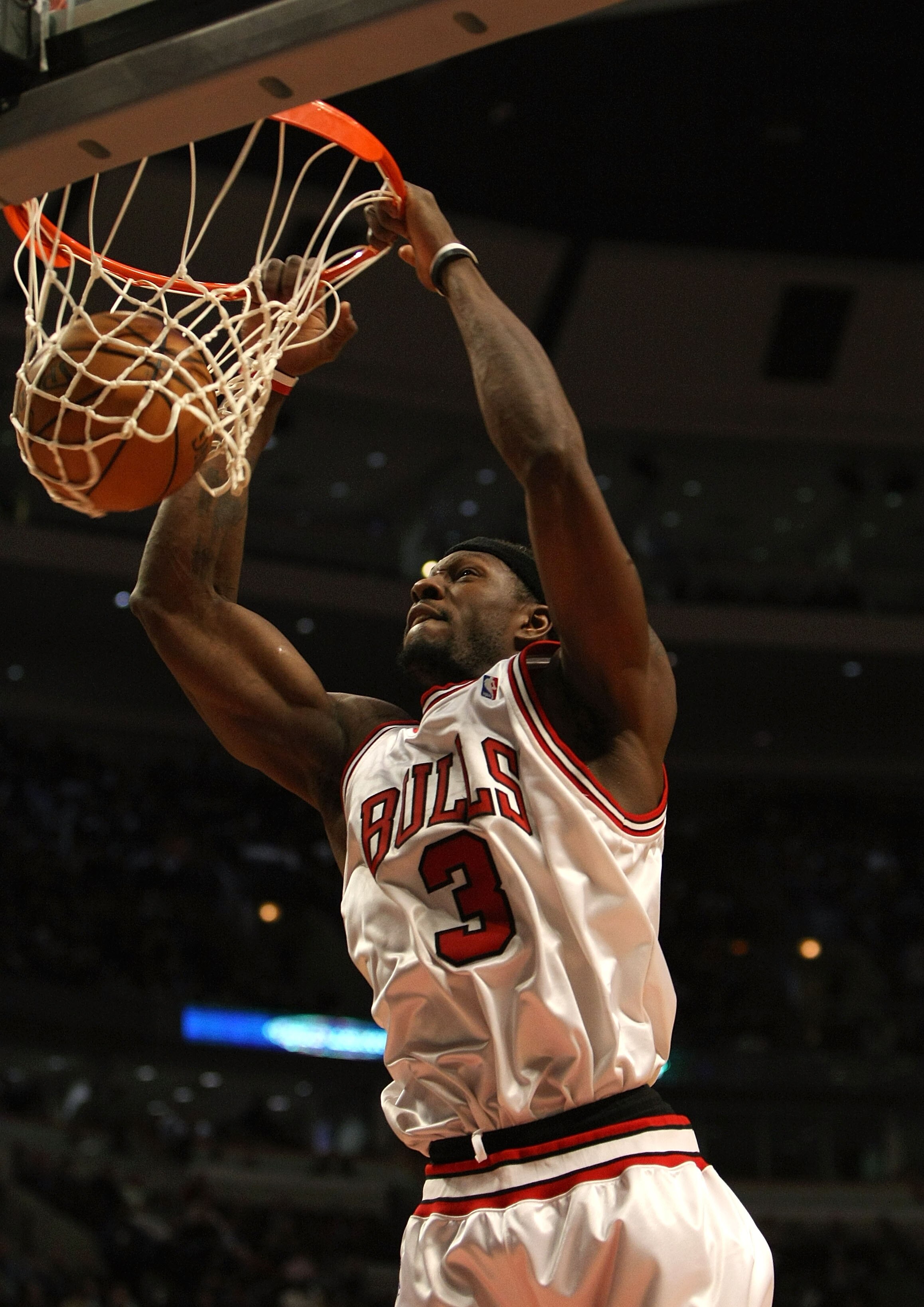 CHICAGO - FEBRUARY 12:  Ben Wallace #3 of the Chicago Bulls dunks against the New Orleans Hornets at the United Center on February 12, 2008 in Chicago, Illinois. NOTE TO USER: User expressly acknowledges and agrees that, by downloading and/or using this P