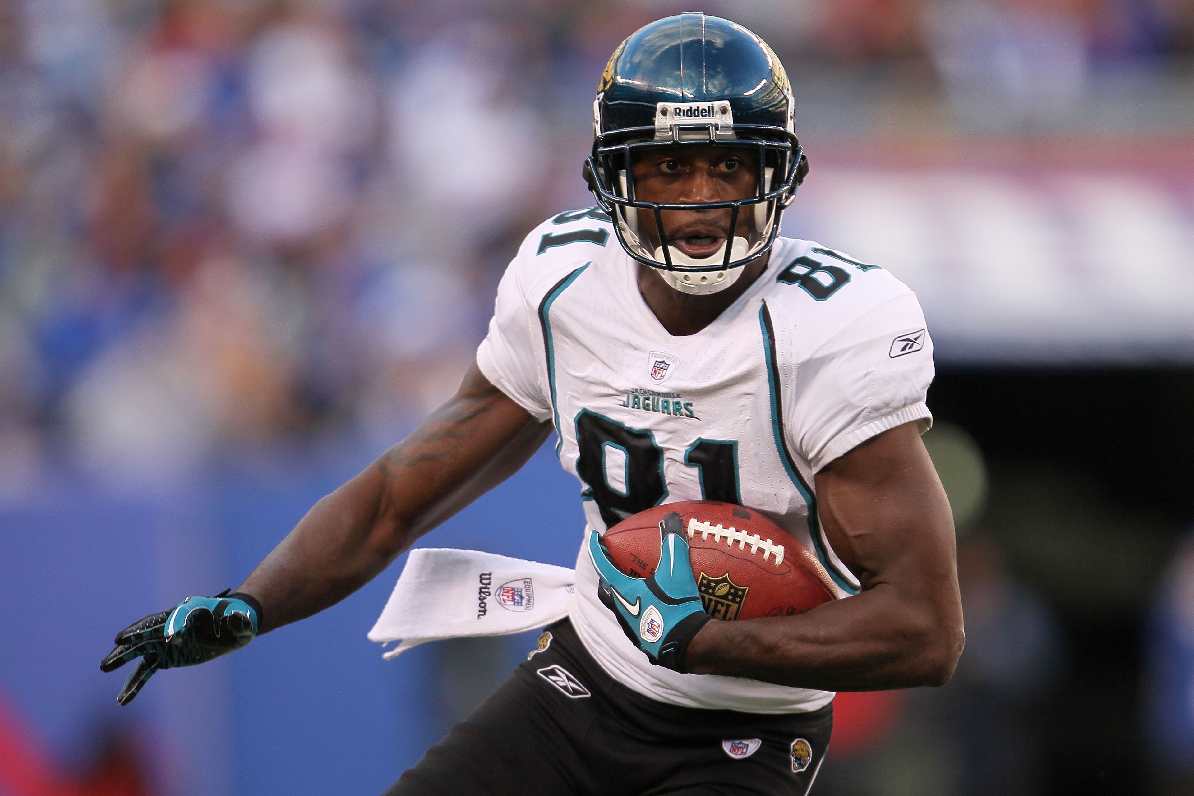 EAST RUTHERFORD, NJ - NOVEMBER 28:  Kassim Osgood #81 of the Jacksonville Jaguars makes a break against the New York Giants at New Meadowlands Stadium on November 28, 2010 in East Rutherford, New Jersey.  (Photo by Chris McGrath/Getty Images)