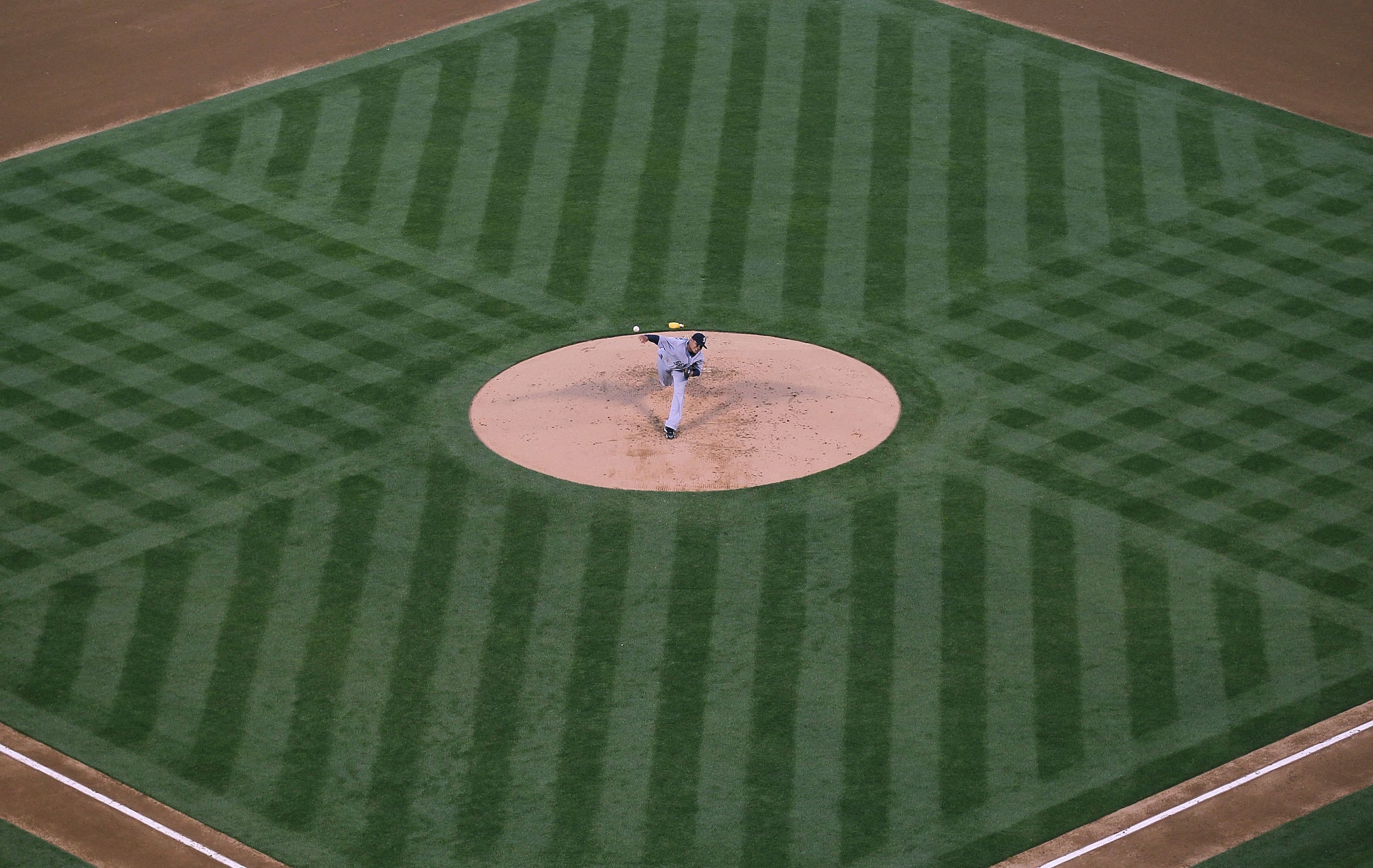 OAKLAND, CA - APRIL 05:  Felix Hernandez #34 of the Seattle Mariners pitches against the Oakland Athletics on Opening Day at the Oakland-Alameda County Coliseum on April 5, 2010 in Oakland, California.  (Photo by Jed Jacobsohn/Getty Images)