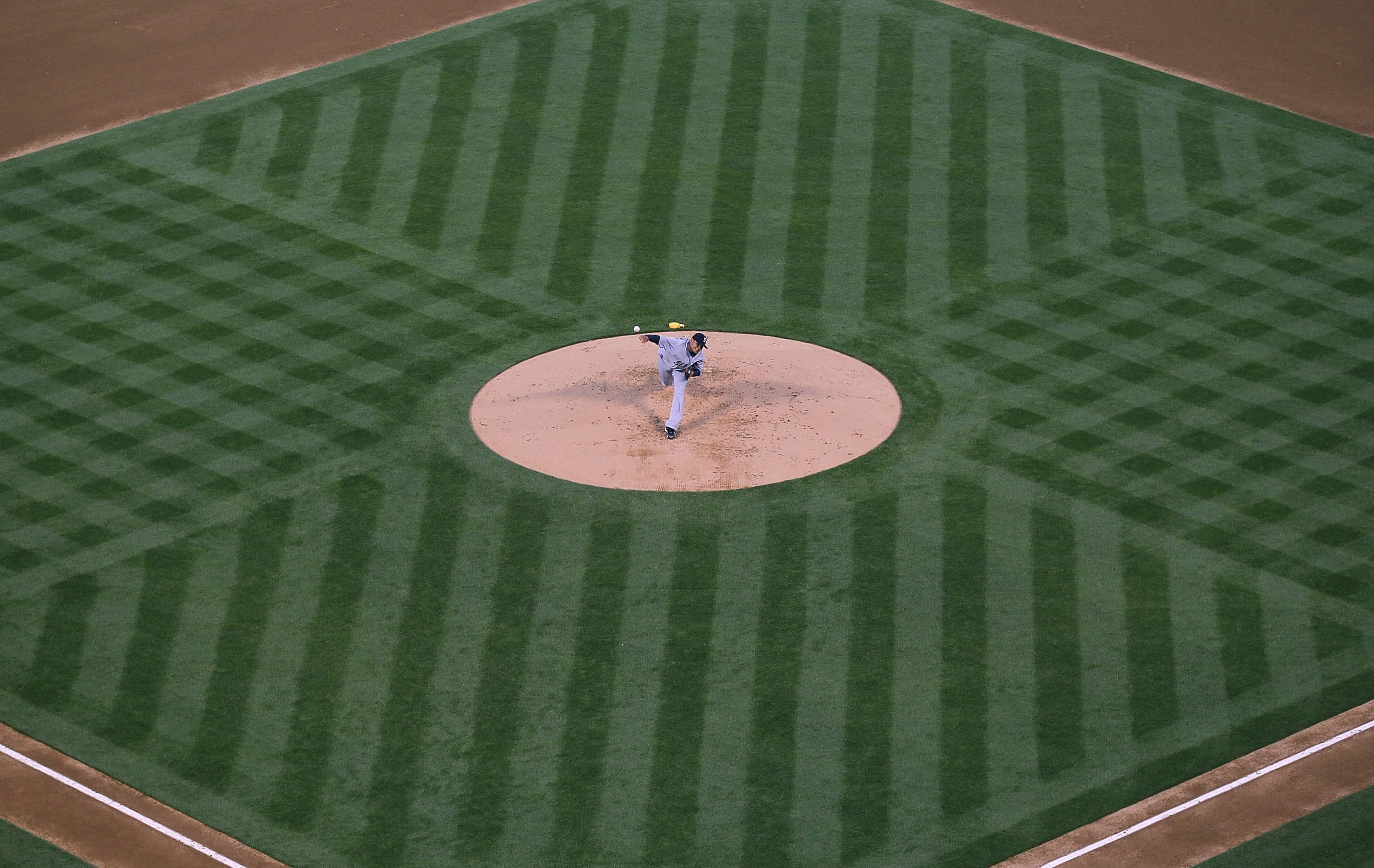OAKLAND, CA - APRIL 05:  Felix Hernandez #34 of the Seattle Mariners pitches against the Oakland Athletics on Opening Day at the Oakland-Alameda County Coliseum on April 5, 2010 in Oakland, California.  (Photo by Jed Jacobsohn/Getty Images)