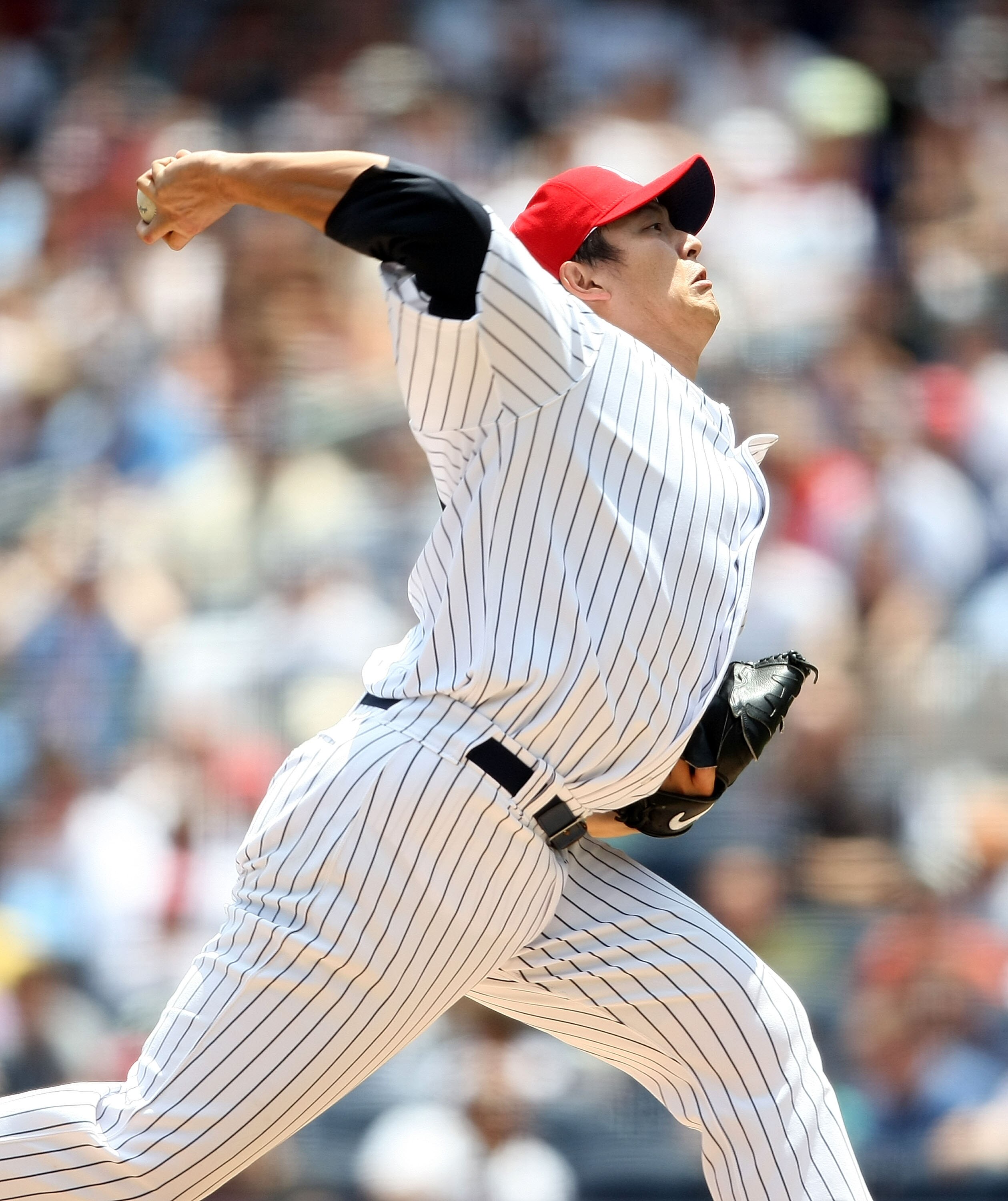 NEW YORK - JULY 04:  Chien-Ming Wang #40 of the New York Yankees pitches against the Toronto Blue Jays on July 4, 2009 at Yankee Stadium in the Bronx borough of New York City.  (Photo by Nick Laham/Getty Images)