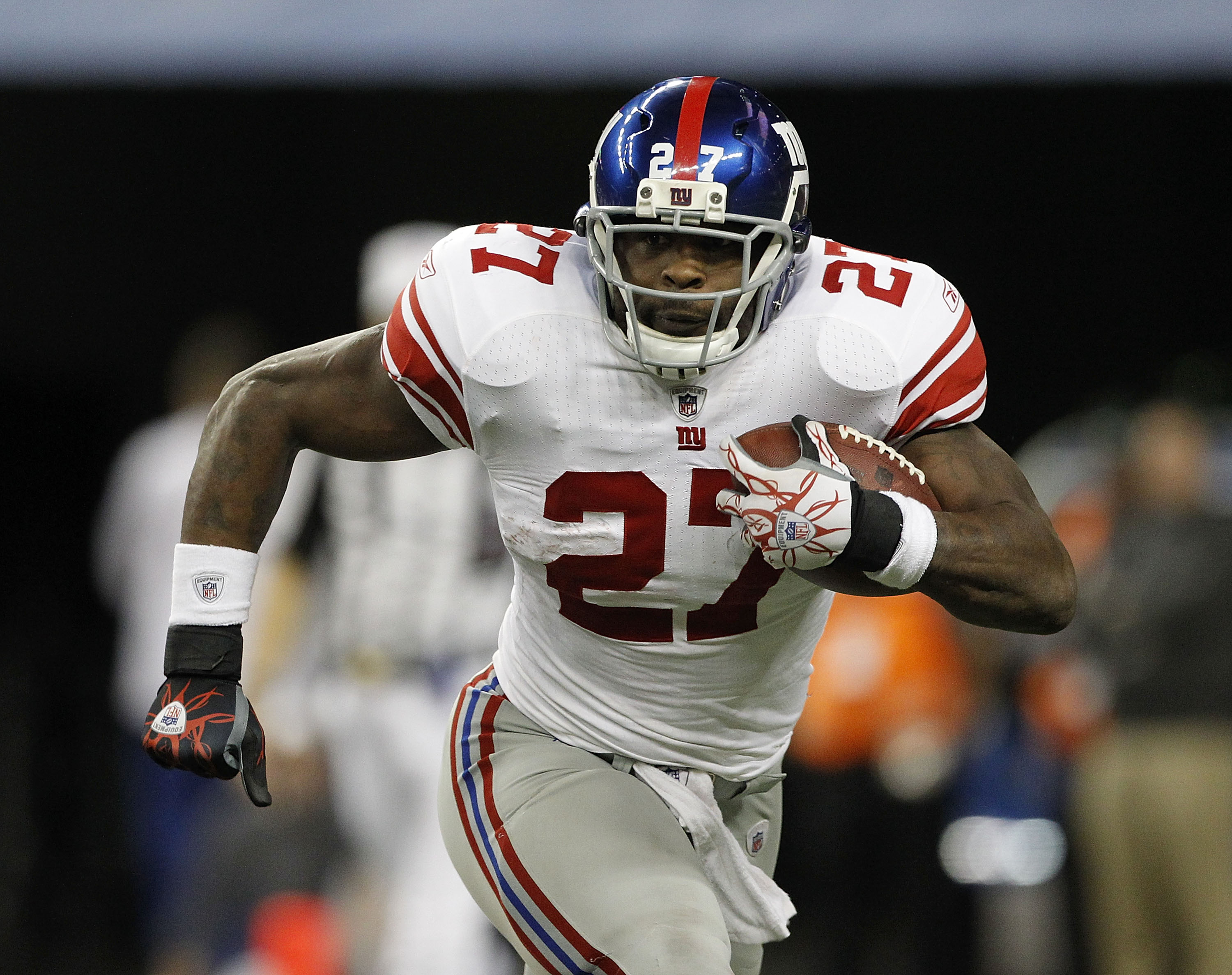 DETROIT - DECEMBER 13: Brandon Jacobs #27 of the New York Giants runs for a first down during the second quarter of the game against the Minnesota Vikings at Ford Field on December 13, 2010 in Detroit, Michigan. (Photo by Leon Halip/Getty Images) DETROIT - DECEMBER 13: Brandon Jacobs #27 of the New York Giants runs for a first down during the second quarter of the game against the Minnesota Vikings at Ford Field on December 13, 2010 in Detroit, Michigan. (Photo by Leon Halip/Getty Images)