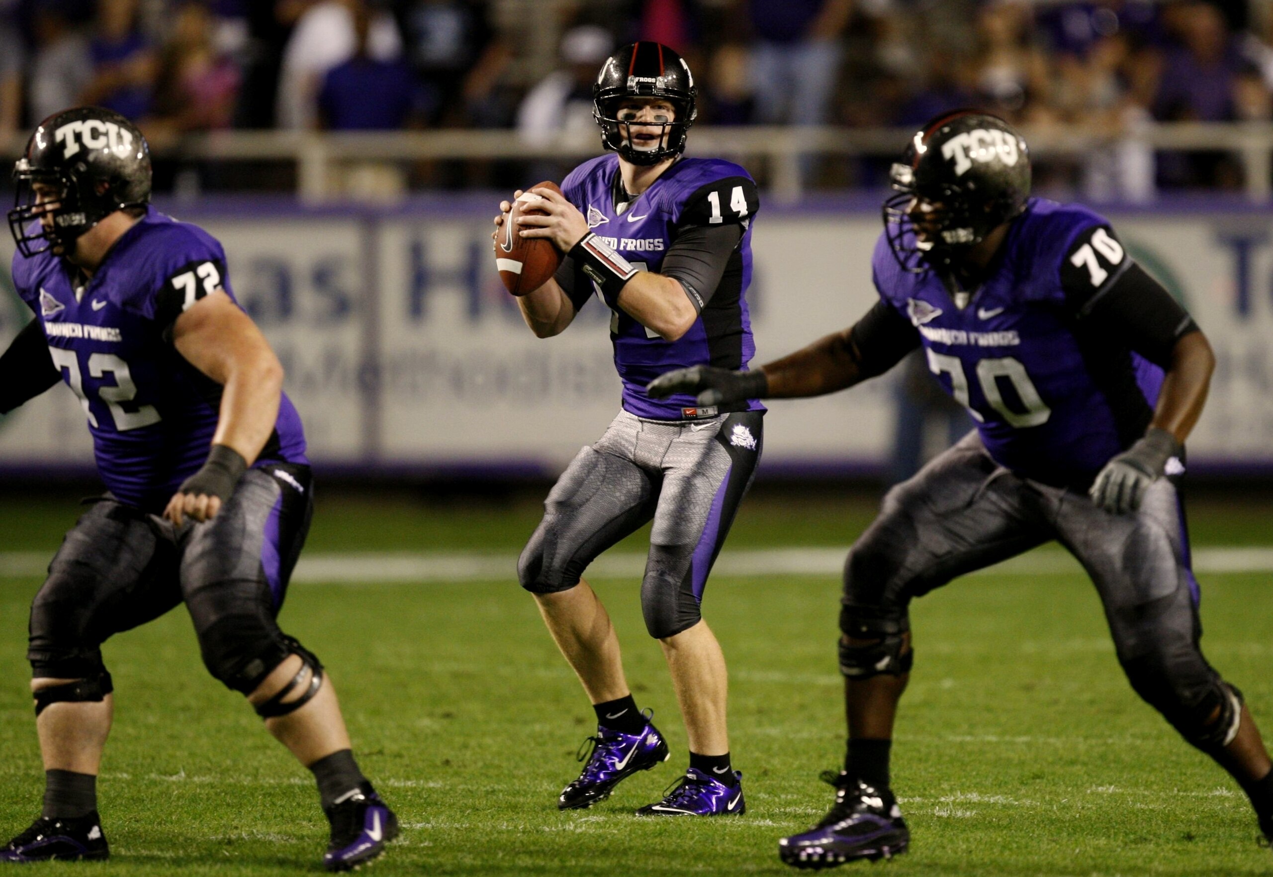 FORT WORTH, TX - NOVEMBER 14:  Quarterback Andy Dalton #14 of the TCU Horned Frogs looks to pass the ball in the first quarter against the Utah Utes at Amon G. Carter Stadium on November 14, 2009 in Fort Worth, Texas.  (Photo by Ronald Martinez/Getty Imag