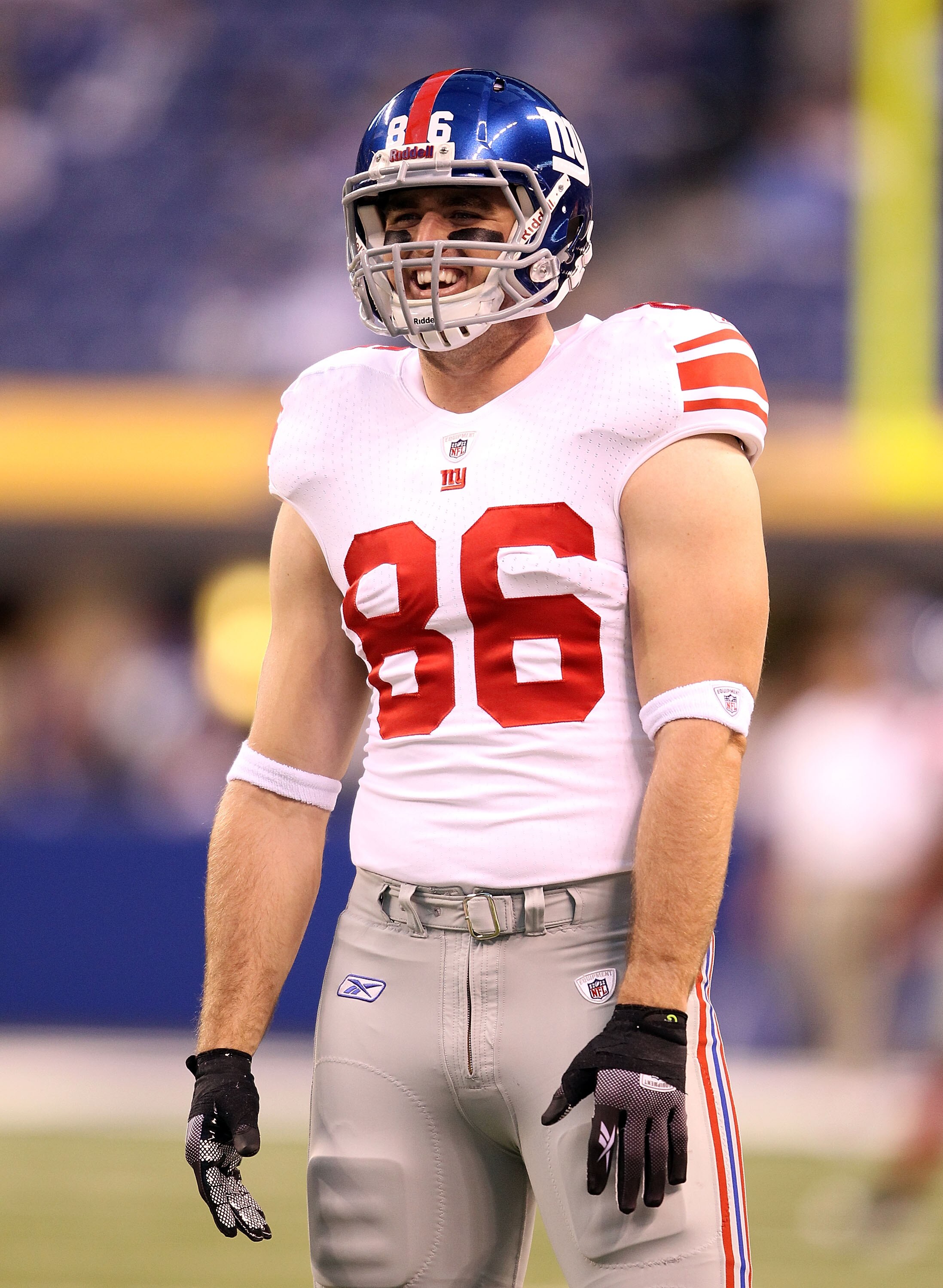 INDIANAPOLIS - SEPTEMBER 19: Bear Pascoe #86 of the New York Giantsis pictured during the NFL game against the Indianapolis Colts at Lucas Oil Stadium on September 19, 2010 in Indianapolis, Indiana. (Photo by Andy Lyons/Getty Images) INDIANAPOLIS - SEPTEMBER 19: Bear Pascoe #86 of the New York Giantsis pictured during the NFL game against the Indianapolis Colts at Lucas Oil Stadium on September 19, 2010 in Indianapolis, Indiana. (Photo by Andy Lyons/Getty Images)