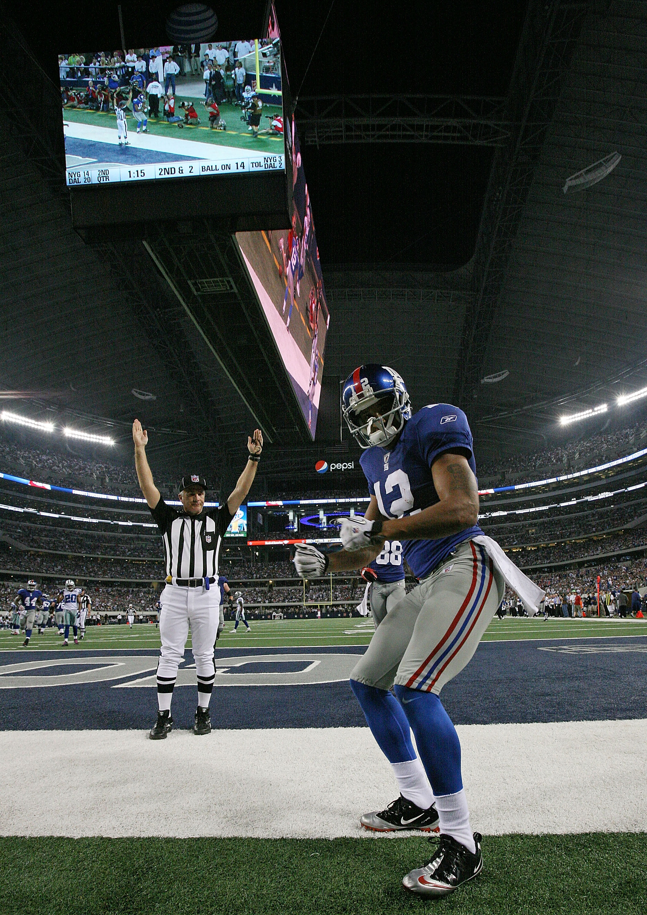 ARLINGTON, TX - OCTOBER 25: Wide receiver Steve Smith #12 of the New York Giants celebrates a touchdown against the Dallas Cowboys in the second quarter at Cowboys Stadium on October 25, 2010 in Arlington, Texas. (Photo by Ronald Martinez/Getty Images) ARLINGTON, TX - OCTOBER 25: Wide receiver Steve Smith #12 of the New York Giants celebrates a touchdown against the Dallas Cowboys in the second quarter at Cowboys Stadium on October 25, 2010 in Arlington, Texas. (Photo by Ronald Martinez/Getty Images)