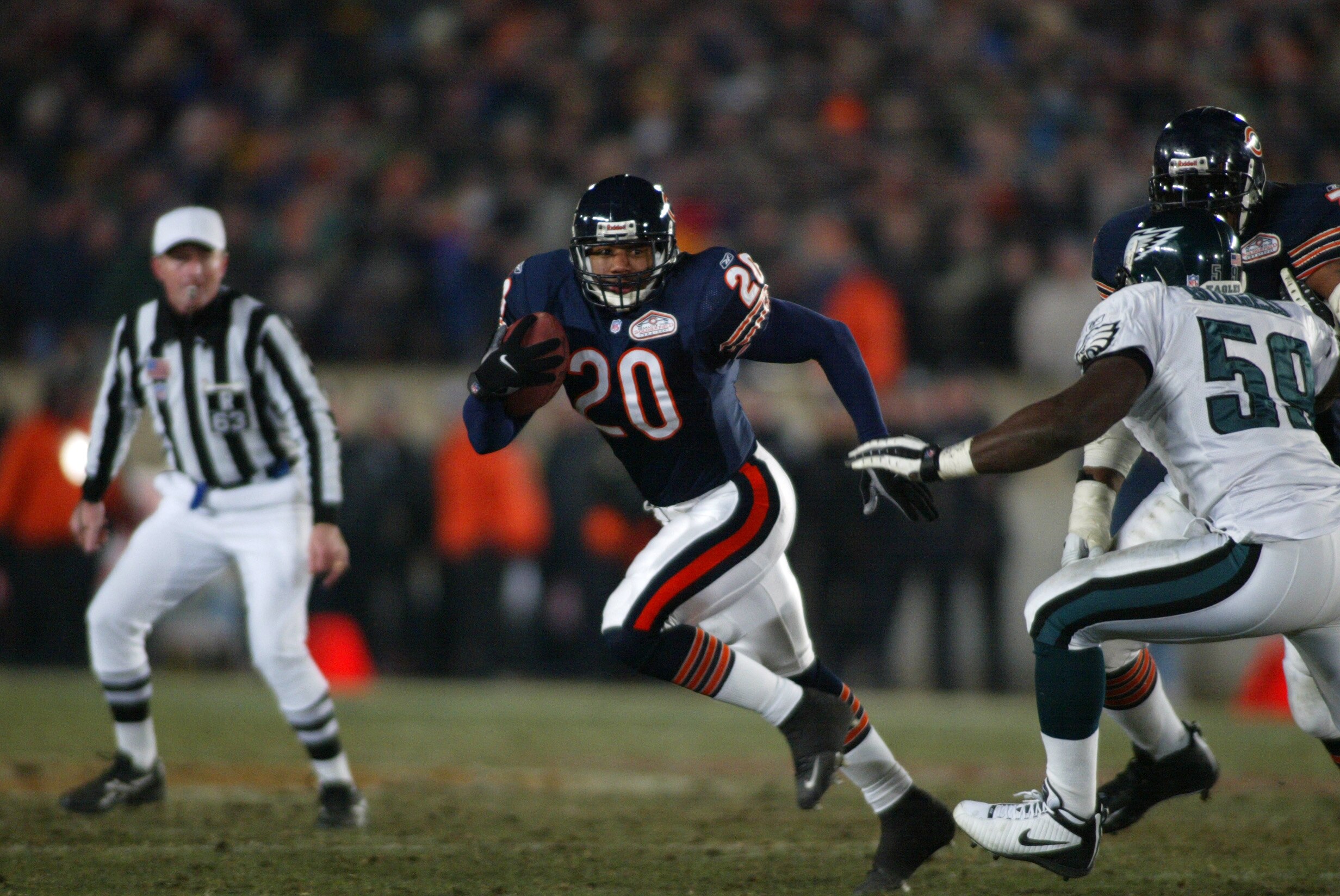 19 Jan 2002:  James Allen #20 of the Chicago Bears runs against the defense of the the Philadelphia Eagles during the NFC Divisional Playoff at Soldier Field in Chicago, Illinois. Eagles win 33-19 over the Bears. DIGITAL IMAGE Mandatory Credit: Jed Jacobs