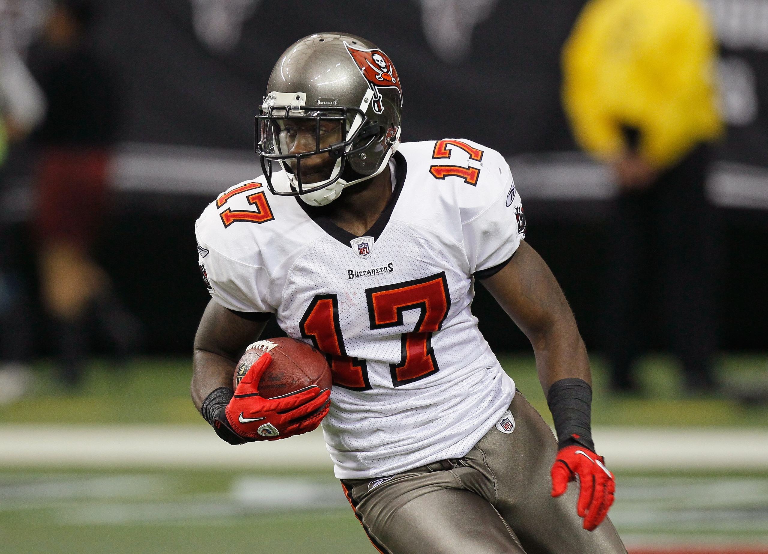ATLANTA - NOVEMBER 07:  Arrelious Benn #17 of the Tampa Bay Buccaneers against the Atlanta Falcons at Georgia Dome on November 7, 2010 in Atlanta, Georgia.  (Photo by Kevin C. Cox/Getty Images)